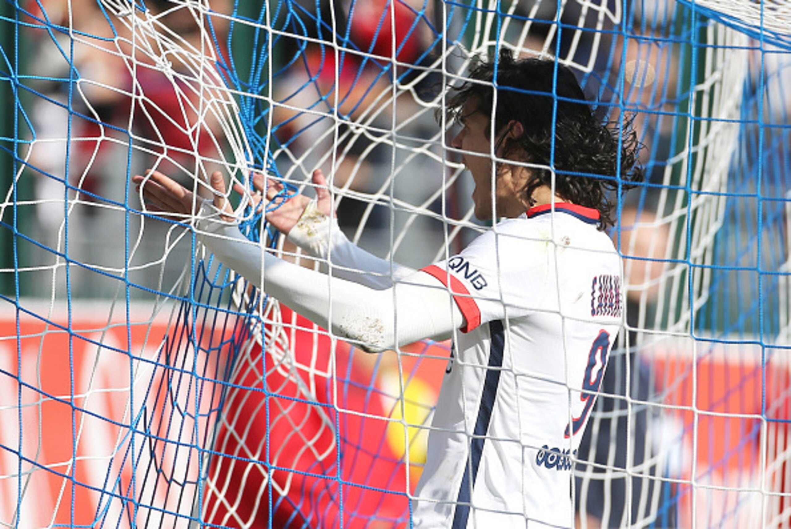 TROYES, FRANCE - MARCH 13: Edinson Cavani of PSG celebrates his second goal during the French Ligue 1 match between ESTAC Troyes and Paris Saint-Germain (PSG) at Stade de l'Aube on March 13, 2016 in Troyes, France. (Photo by Jean Catuffe/Getty Images)