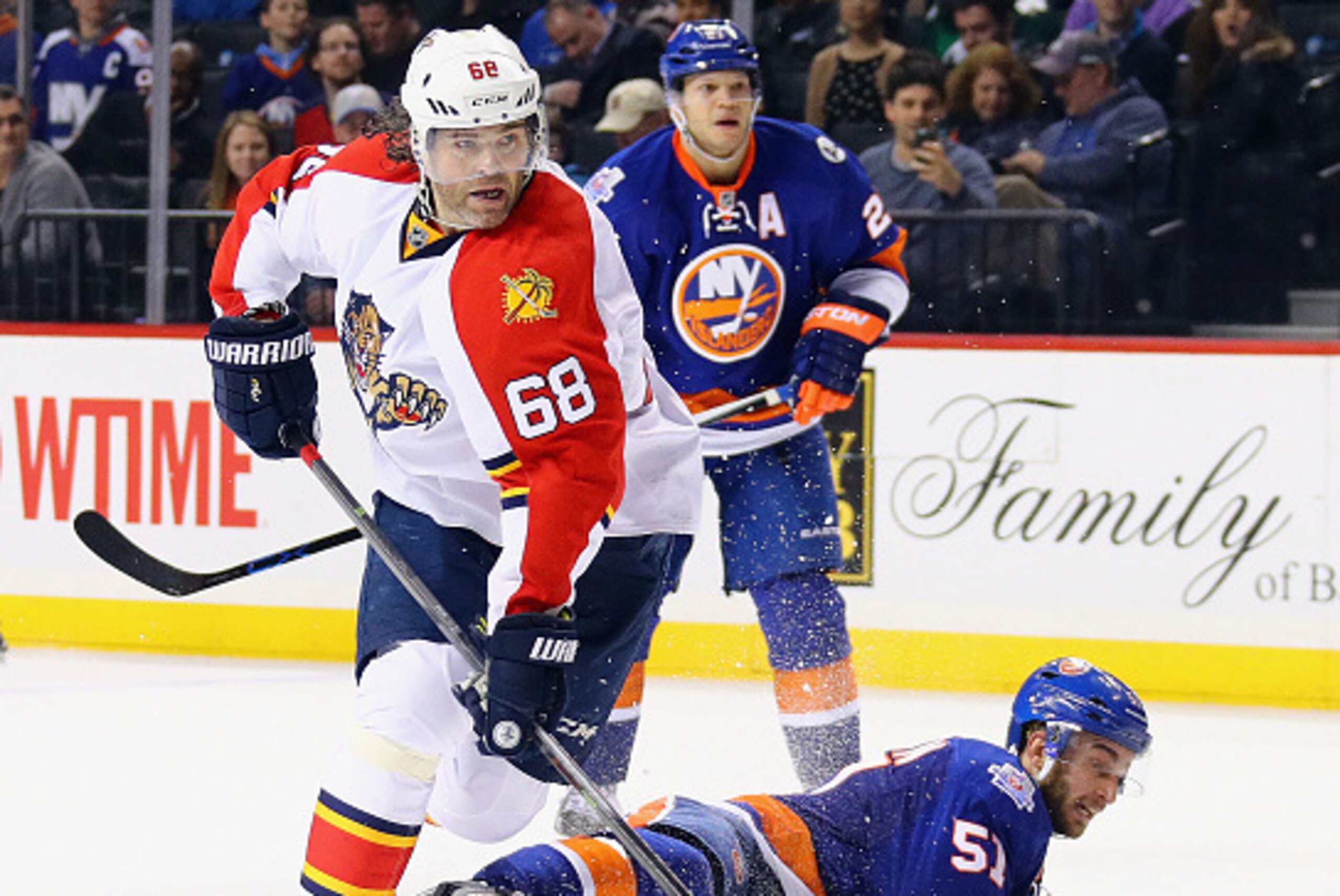 NEW YORK, NY - MARCH 14:  Jaromir Jagr #68 of the Florida Panthers skates against Frans Nielsen #51 of the New York Islanders at the Barclays Center on March 14, 2016 in the Brooklyn borough of New York City. The Islanders defeated the Panthers 3-2.  (Pho