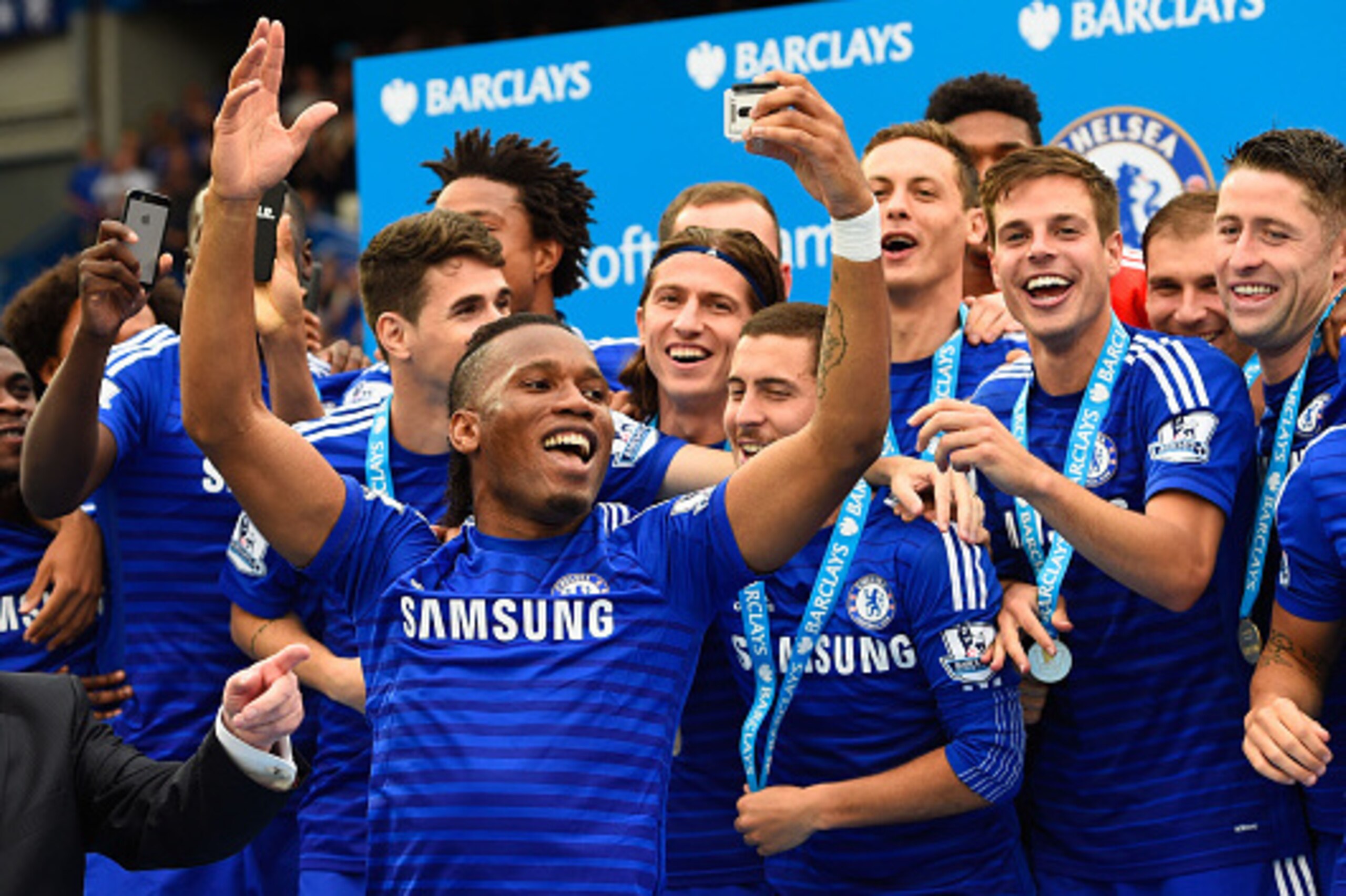 LONDON, ENGLAND - MAY 24:  Didier Drogba of Chelsea celebrates with team mates as they prepare to receive the trophy after the Barclays Premier League match between Chelsea and Sunderland at Stamford Bridge on May 24, 2015 in London, England. Chelsea were