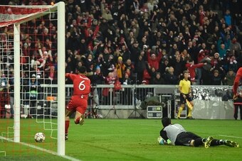 Bayern Munich's Spanish midfielder Thiago Alcantara (L) scoring past Juventus' goalkeeper from Italy Gianluigi Buffon during extra time during the UEFA Champions League, Round of 16, second leg football match FC Bayern Munich v Juventus in Munich, souther