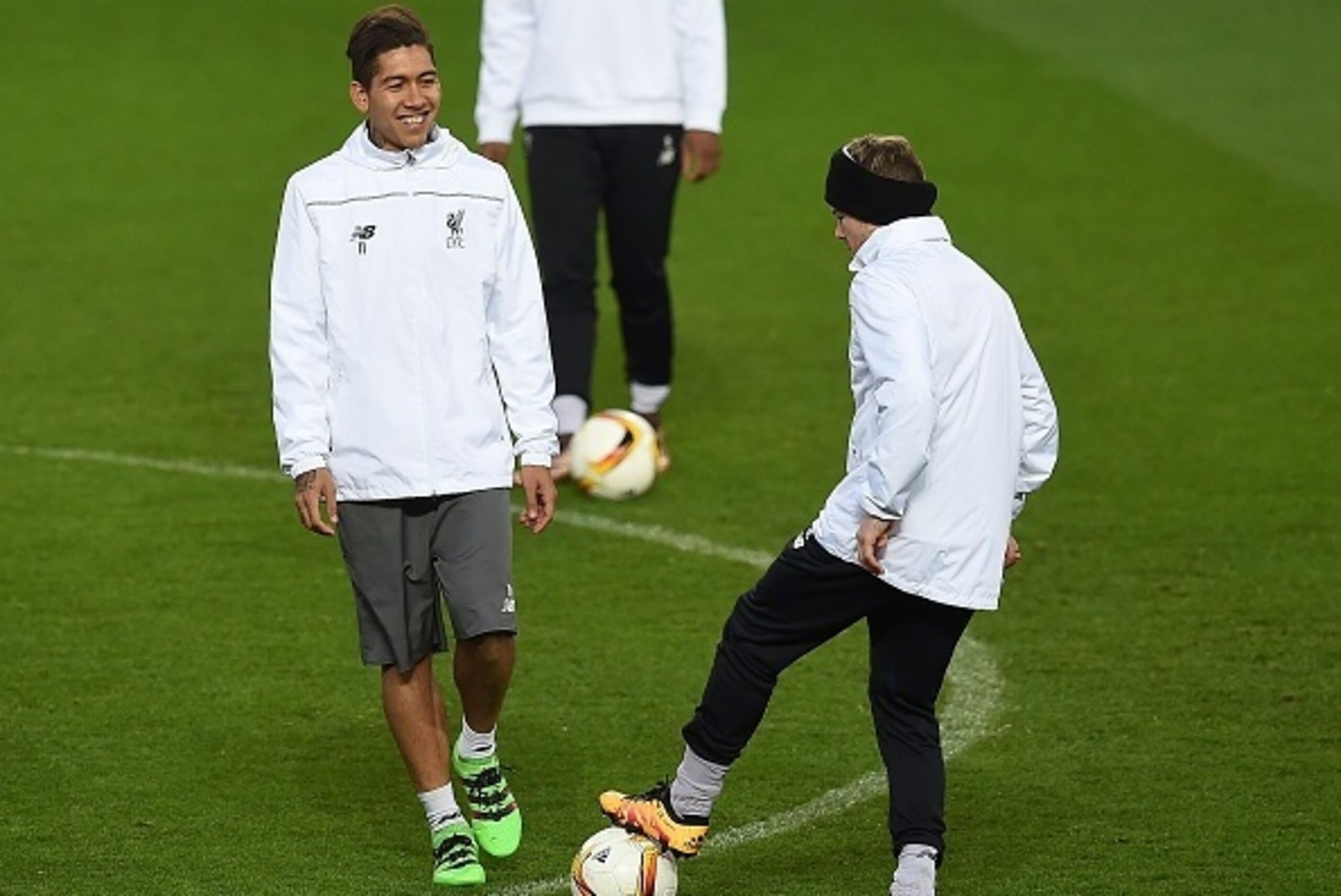 Liverpool's Brazilian midfielder Roberto Firmino (L) and Liverpool's Spanish defender Alberto Moreno participates in a team training session at Old Trafford in Manchester, north west England, on March 16, 2016.
Manchester United will play Liverpool in a U