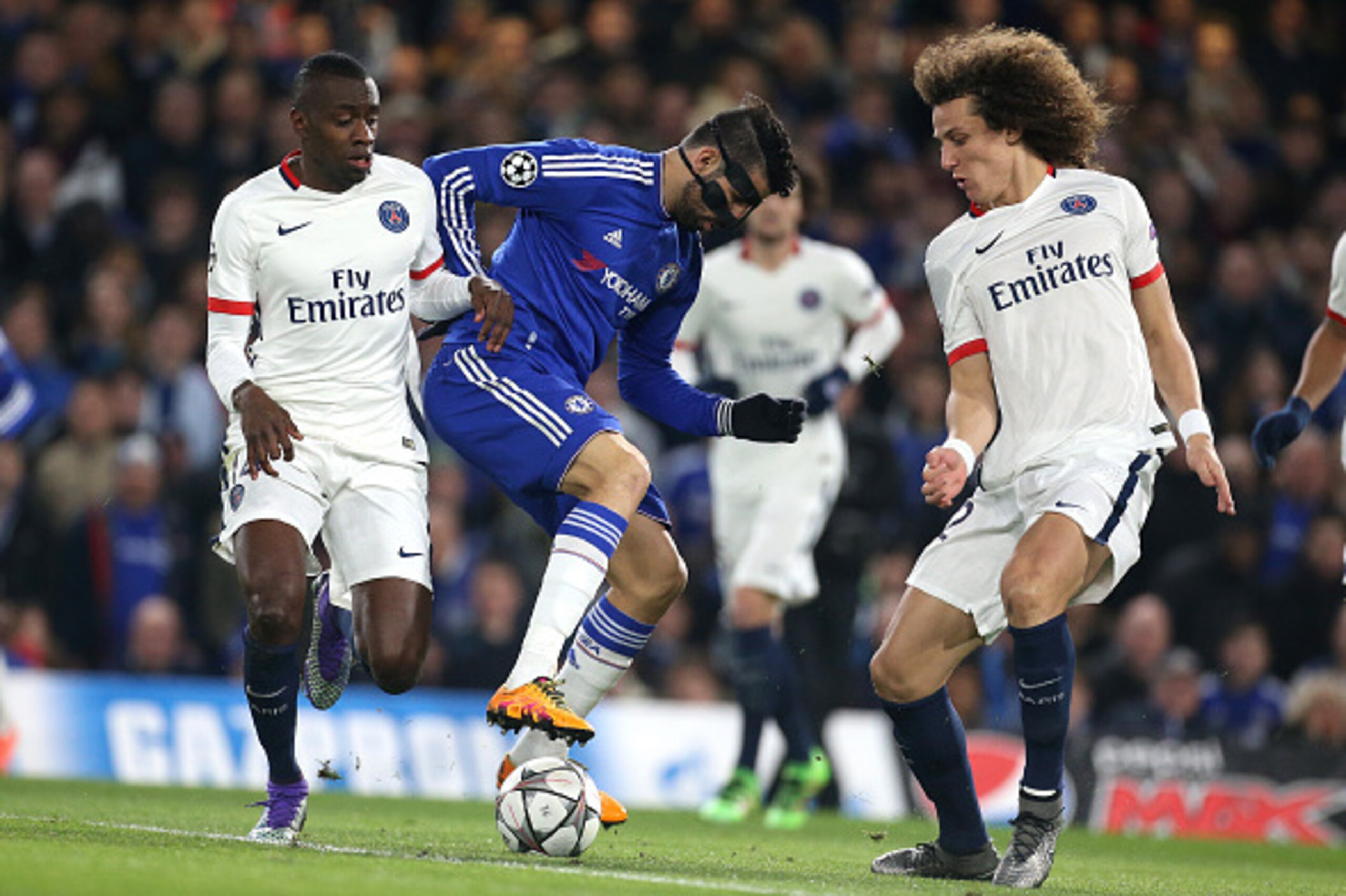 LONDON, ENGLAND - MARCH 9: Diego Costa of Chelsea in action between Blaise Matuidi and David Luiz of PSG during the UEFA Champions League round of 16 second leg match between Chelsea FC and Paris Saint-Germain at Stamford Bridge stadium on March 9, 2016 i