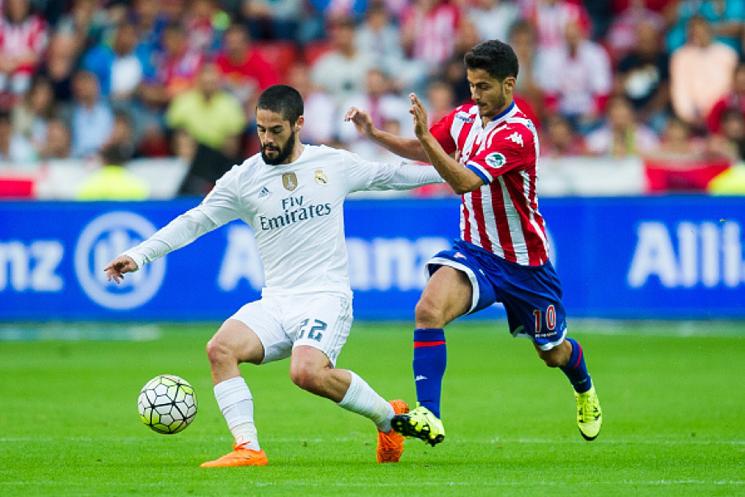 GIJON, SPAIN - AUGUST 23:  Isco of Real Madrid duels for the ball with Nacho Cases of Real Sporting de Gijon during the La Liga match between Sporting Gijon and Real Madrid at Estadio El Molinon on August 23, 2015 in Gijon, Spain.  (Photo by Juan Manuel S