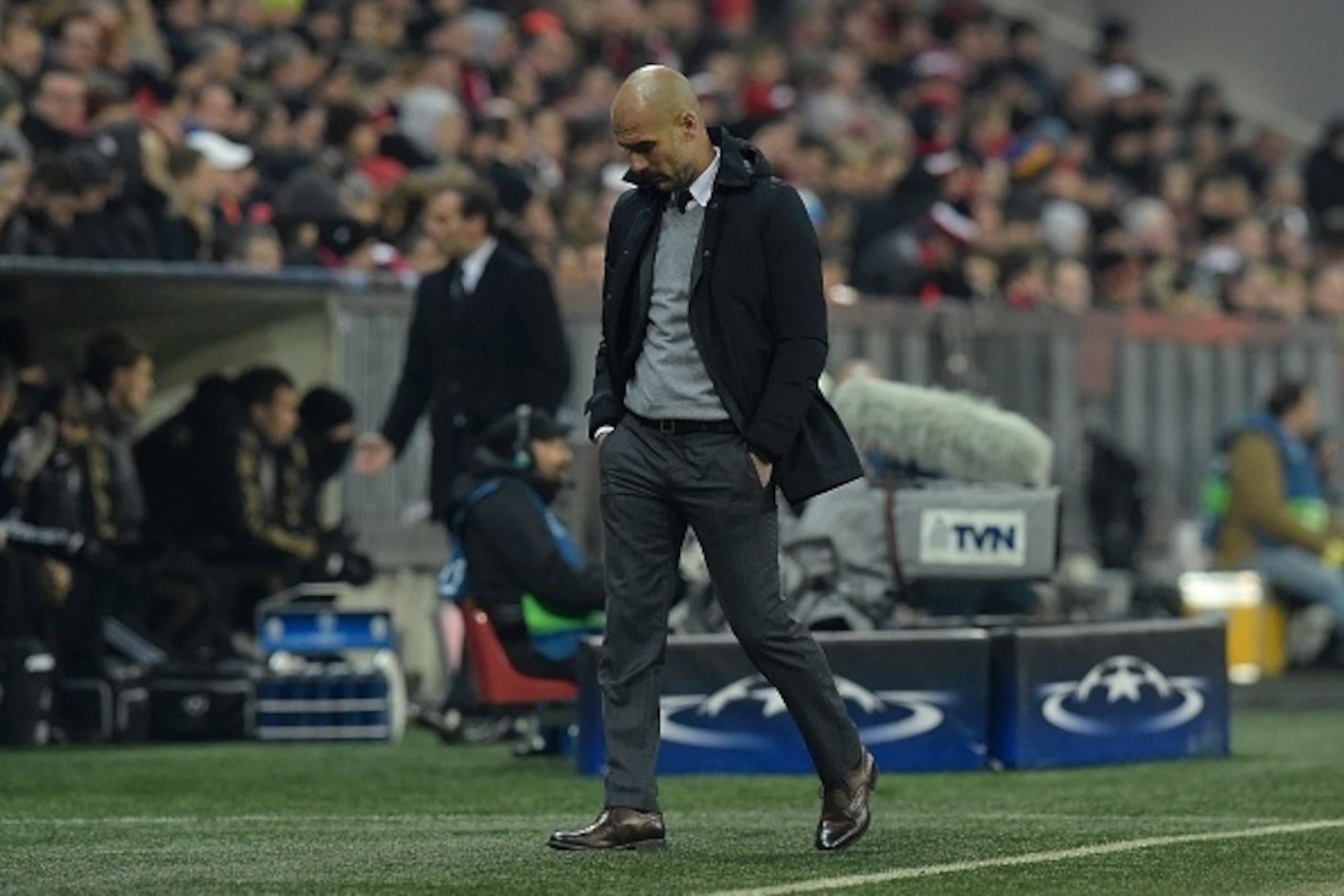 Bayern Munich's Spanish head coach Pep Guardiola reacts during the UEFA Champions League, Round of 16, second leg football match FC Bayern Munich v Juventus in Munich, southern Germany on March 16, 2016. / AFP / TOBIAS SCHWARZ        (Photo credit should 