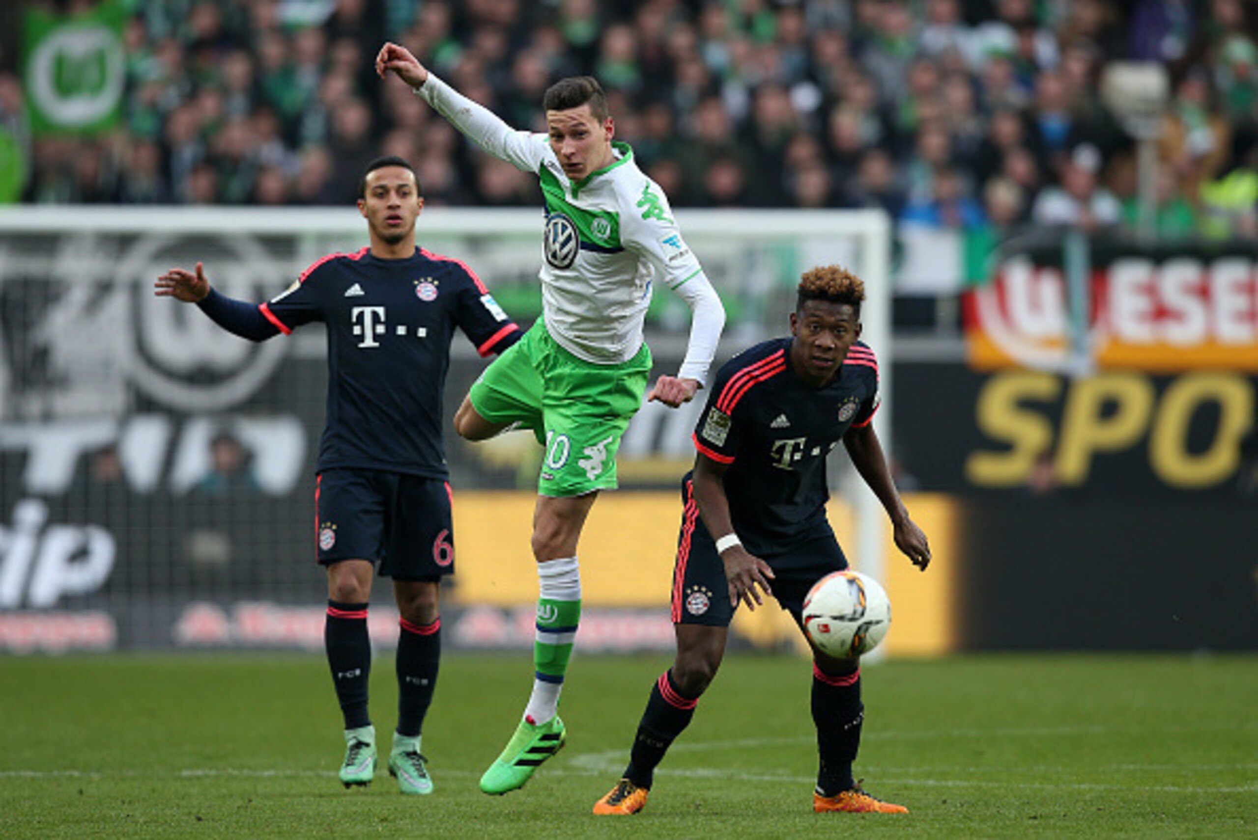 WOLFSBURG, GERMANY - FEBRUARY 27:  Julian Draxler (C) of Wolfsburg vies with Thiago (L) and David Alaba (R) of Muenchen during the Bundesliga match between VfL Wolfsburg and FC Bayern Muenchen at Volkswagen Arena on February 27, 2016 in Wolfsburg, Germany