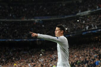 MADRID, SPAIN - MARCH 08:  James Rodriguez of Real Madrid celebrates after scoring Real's 2nd goal during the UEFA Champions League Round of 16 Second Leg match between Real Madrid CF and AS Roma at Estadio Santiago Bernabeu on March 8, 2016 in Madrid, Sp