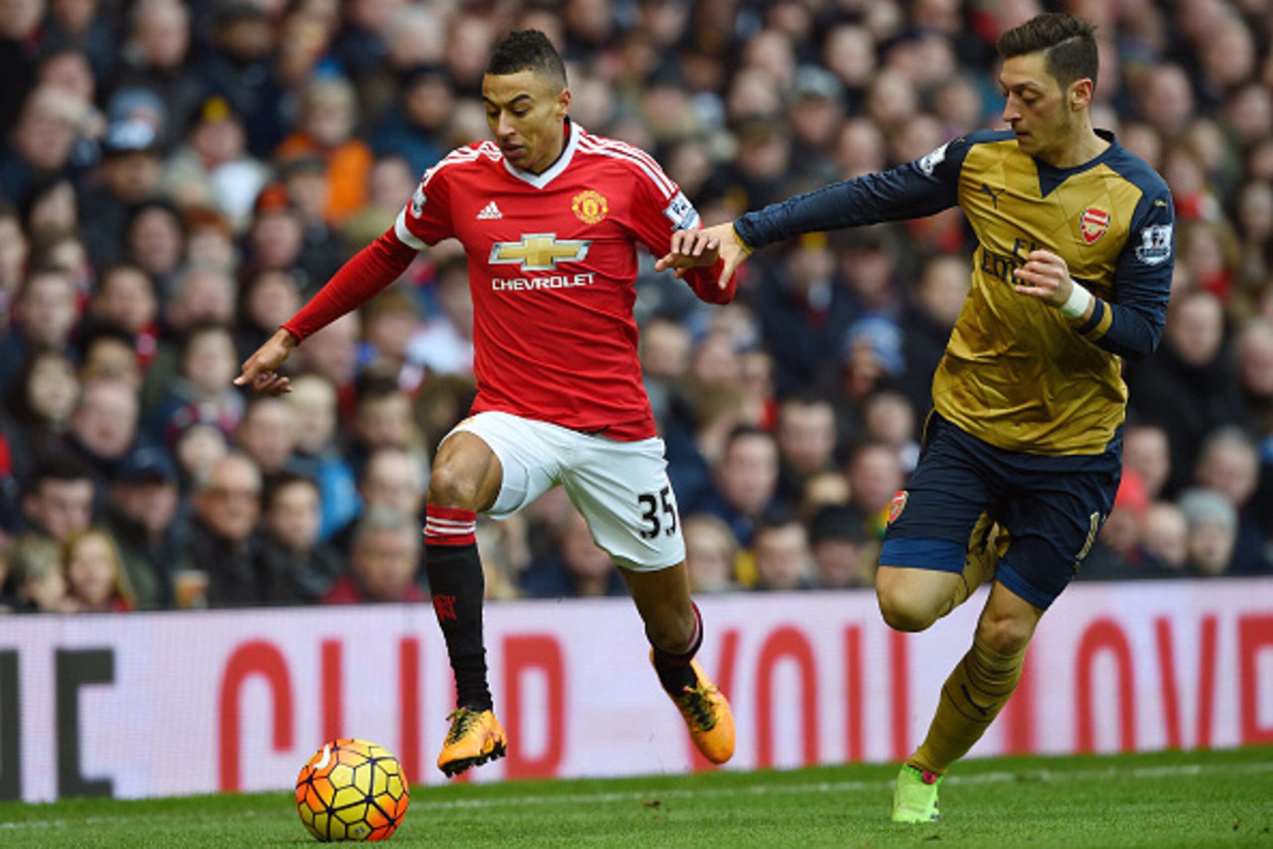 MANCHESTER, ENGLAND - FEBRUARY 28: Jesse Lingard of Manchester United is closed down by Mesut Oezil of Arsenal during the Barclays Premier League match between Manchester United and Arsenal at Old Trafford on February 28, 2016 in Manchester, England.  (Ph