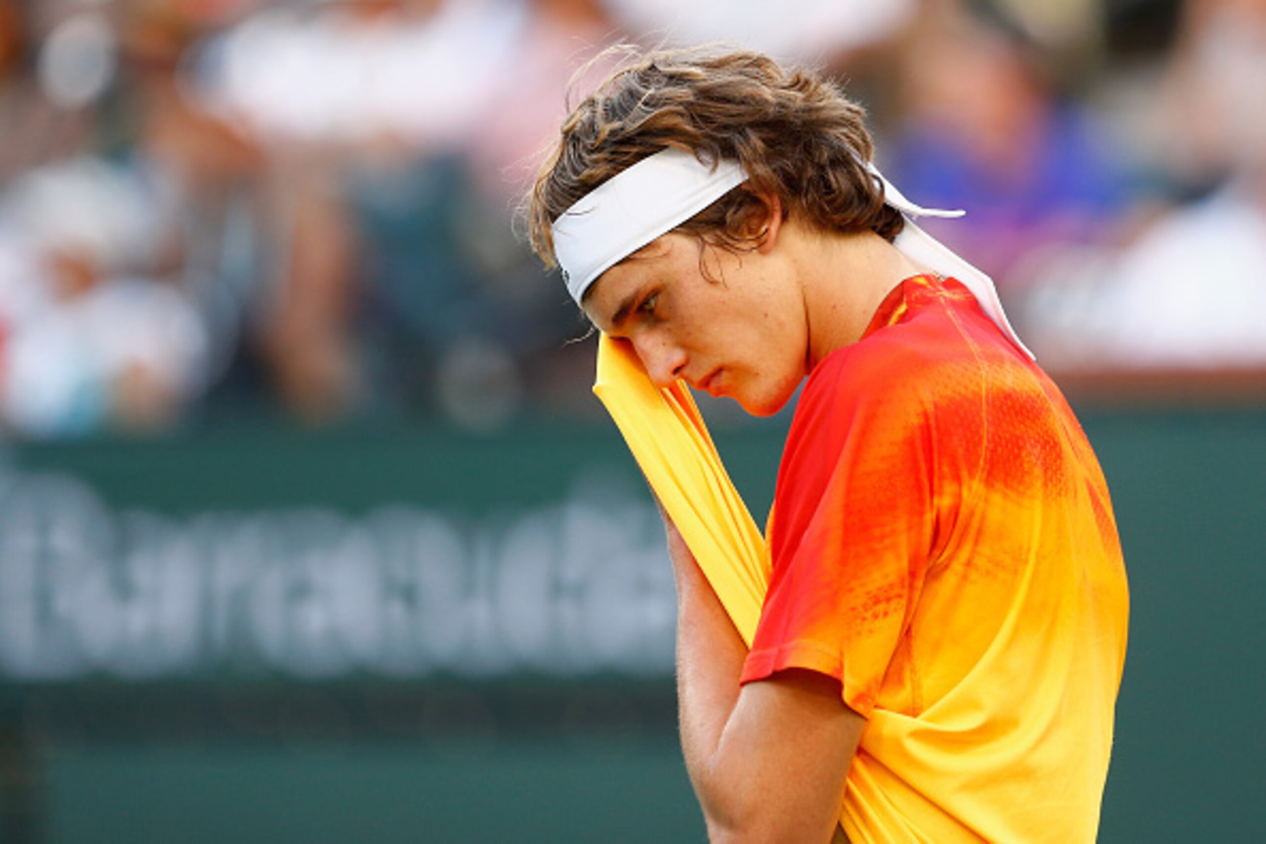 INDIAN WELLS, CA - MARCH 16:  Alexander Zverev of Germany wipes his face in his match against Rafael Nadal of Spain during day ten of the BNP Paribas Open at Indian Wells Tennis Garden on March 16, 2016 in Indian Wells, California.  (Photo by Julian Finne