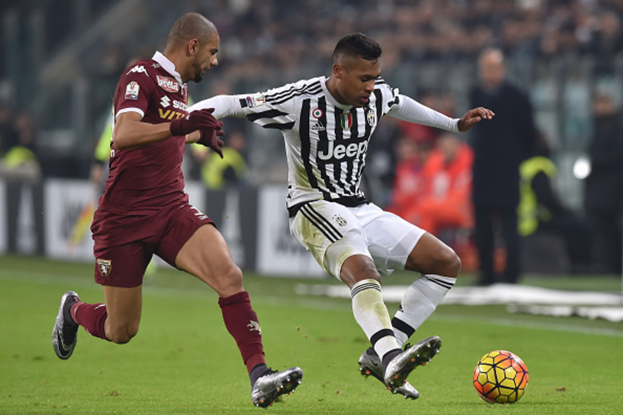 TURIN, ITALY - DECEMBER 16:  Alex Sandro (R) of FC Juventus is challenged by Bruno Peres of Torino FC during the TIM Cup match between FC Juventus and Torino FC at Juventus Arena on December 16, 2015 in Turin, Italy.  (Photo by Valerio Pennicino/Getty Ima