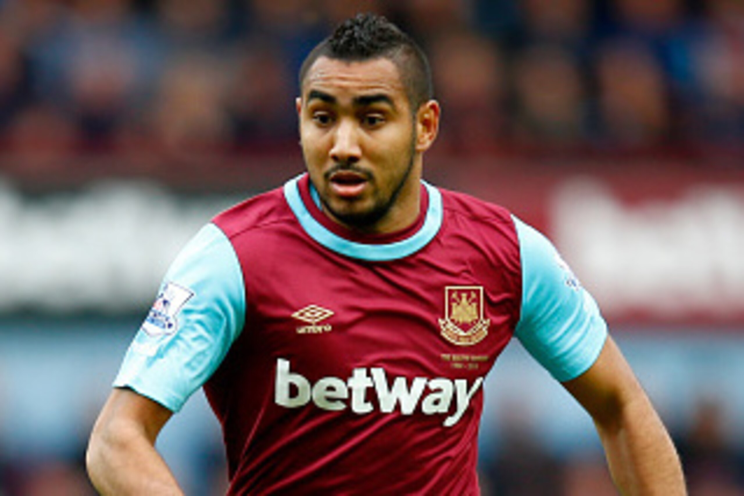 LONDON, ENGLAND - OCTOBER 24:  Dimitri Payet of West Ham United during the Barclays Premier League match between West Ham United and Chelsea at Boleyn Ground on October 24, 2015 in London, England.  (Photo by Clive Rose/Getty Images)