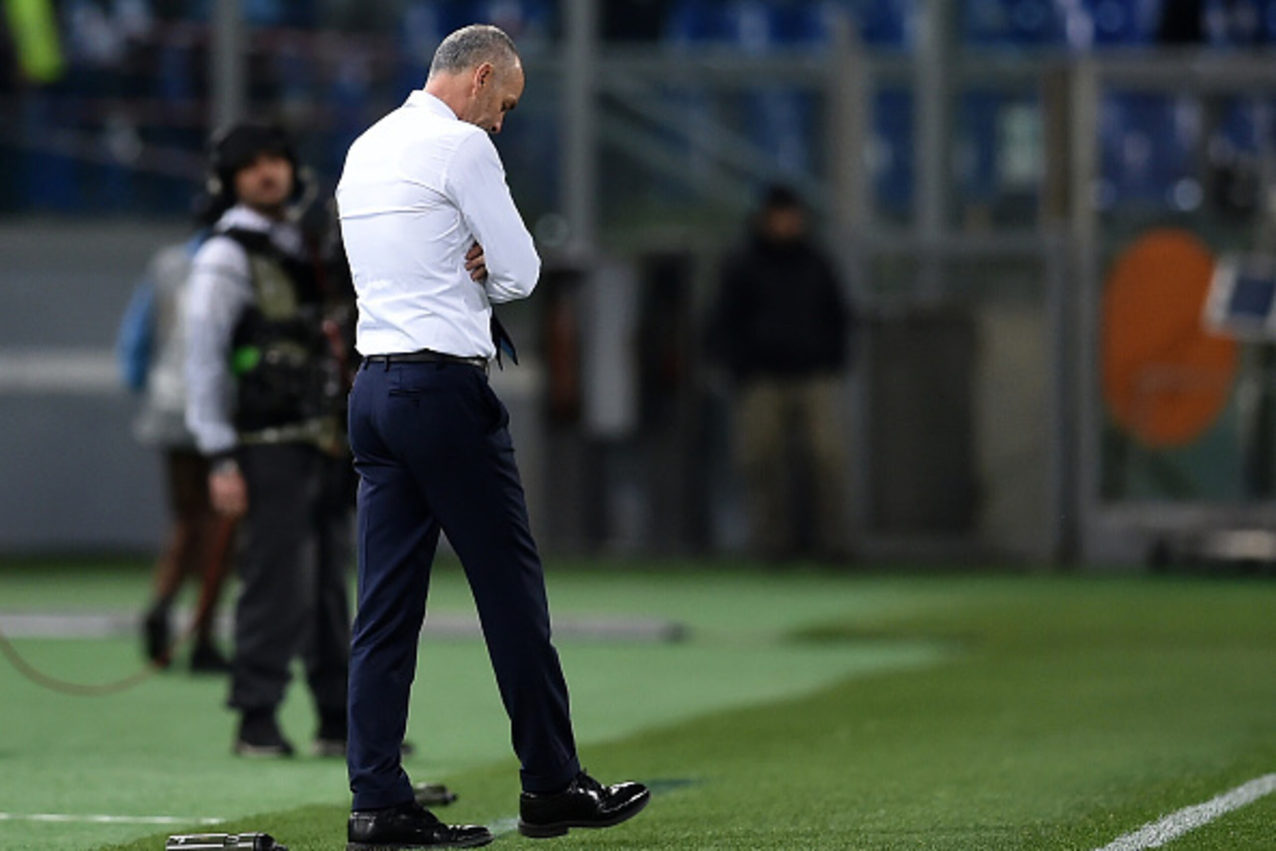 Lazio's coach from Italy Stefano Pioli is pictured during the round of 16, second leg UEFA Europa League football match Lazio vs Sparta Prague on March 17, 2016 at the Olympic stadium in Rome. / AFP / ALBERTO PIZZOLI        (Photo credit should read ALBER