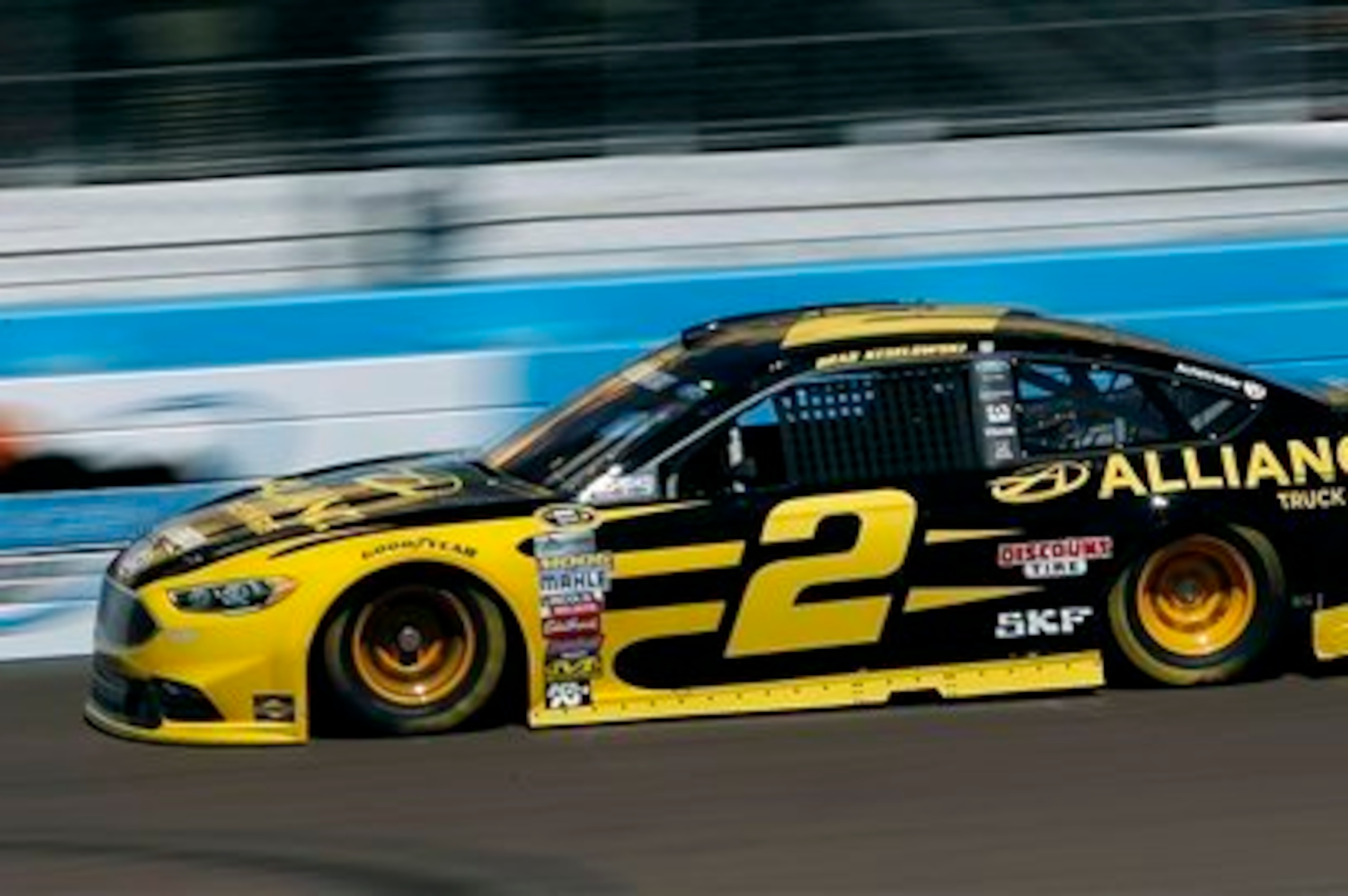 Brad Keselowski enters as defending champion looking to gain momentum.