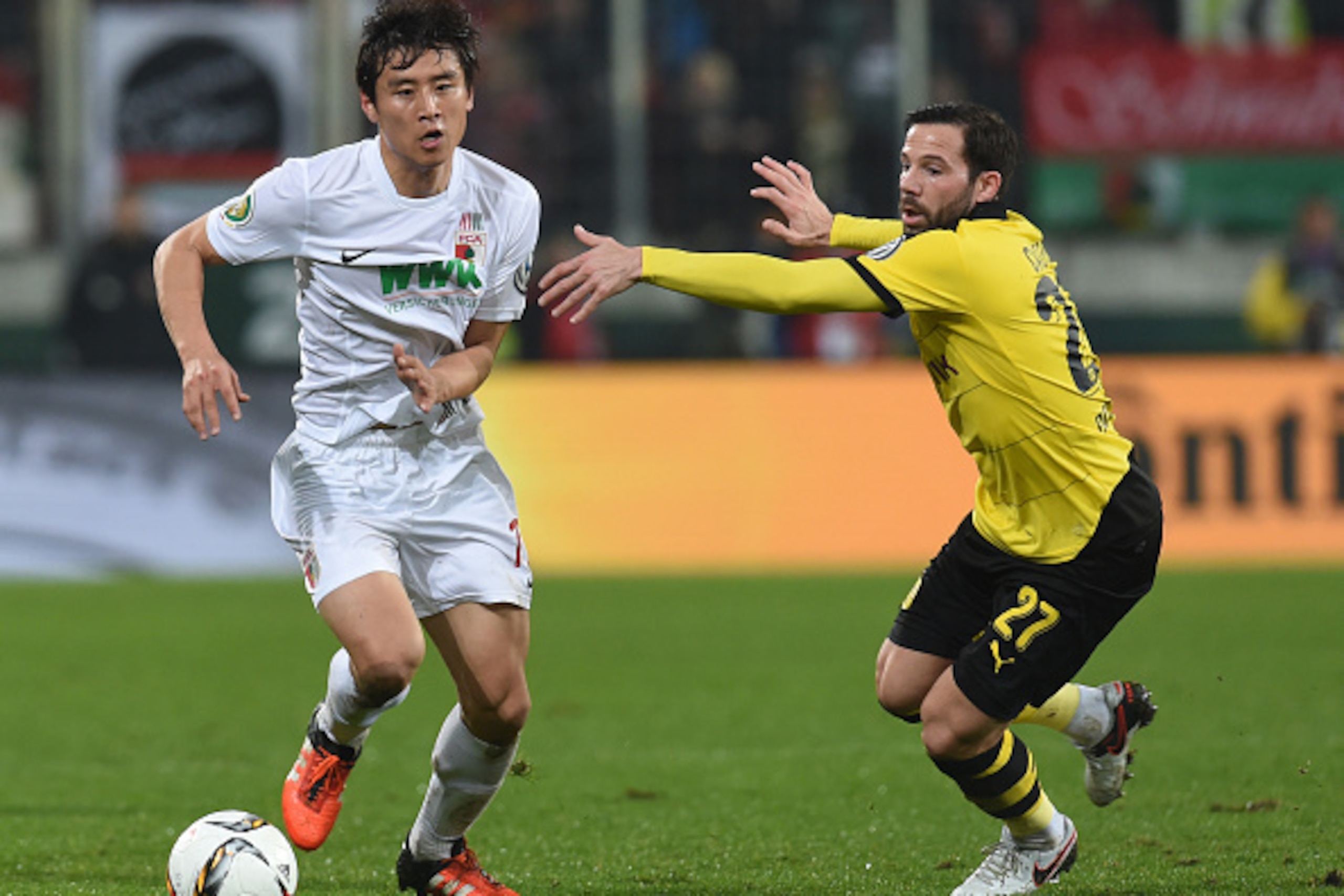 Dortmund's midfielder Gonzalo Castro (R) and Augsburg's Korean midfielder Ja-Cheol Koo (R) vie during the German Cup DFB Pokal third round match between Borussia Dortmund and FC Augsburg in Augsburg on December 16, 2015.  / AFP / Christof STACHE / RESTRIC