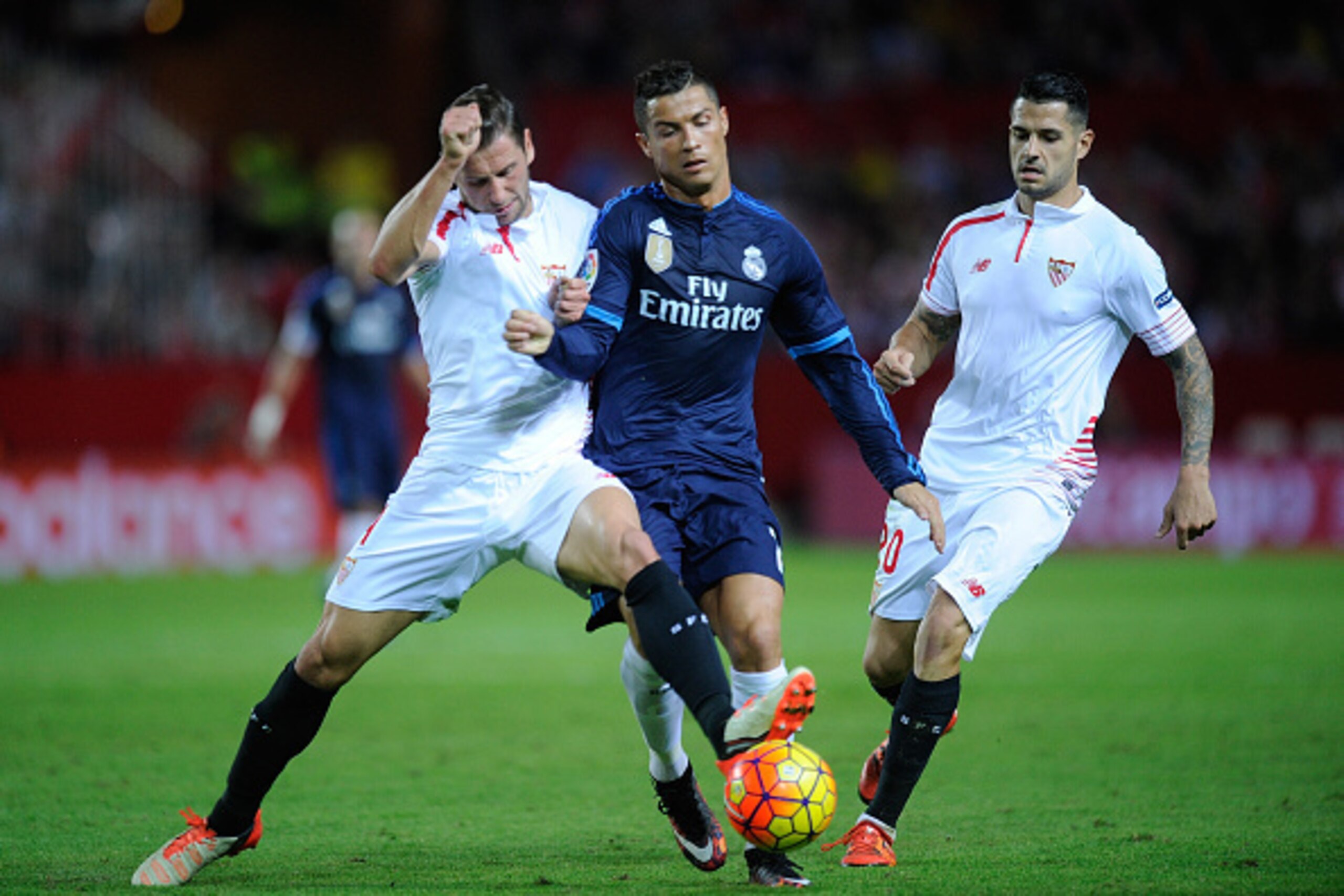 SEVILLE, SPAIN - NOVEMBER 08:  Grzegorz Krychowiak of Sevilla FC cuts off Cristiano Ronaldo of Real Madrid during the La Liga match between Sevilla FC and Real Madrid CF at Estadio Ramon Sanchez Pizjuan on November 8, 2015 in Seville, Spain.  (Photo by De