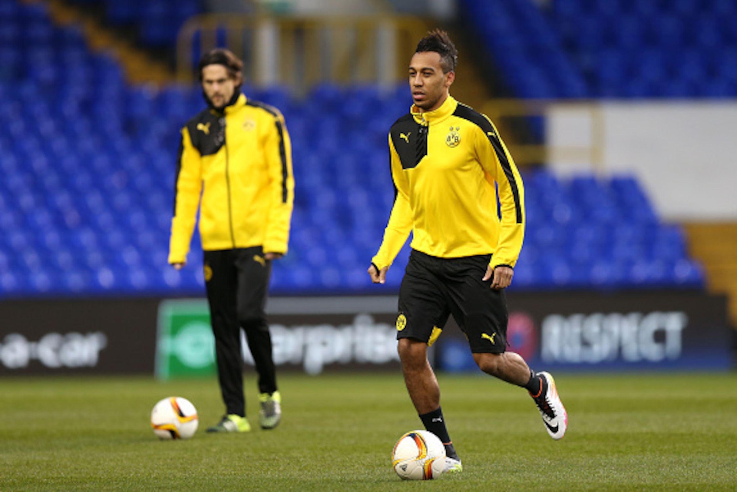 LONDON, ENGLAND - MARCH 16:  Pierre-Emerick Aubameyang of Borussia Dortmund takes part in a drill during a training session ahead of the UEFA Europa League round of 16 second leg match between Tottenham Hotspur FC and Borussia Dortmund at White Hart Lane 