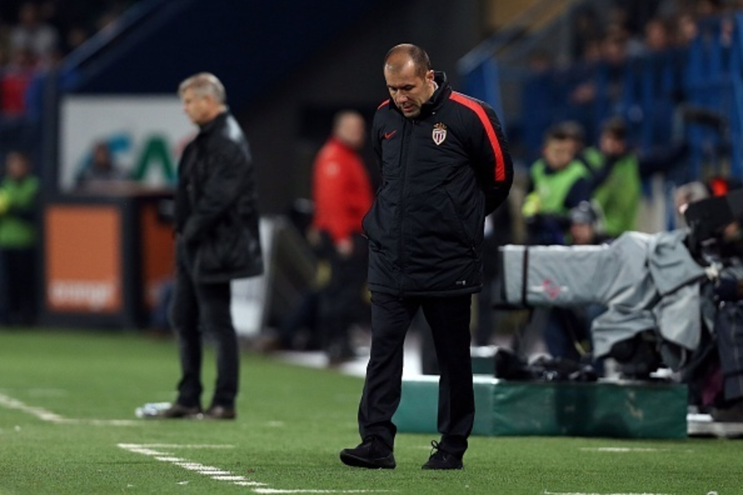 Monaco's Portuguese coach Leonardo Jardim walks during the French L1 football match between Caen (SM Caen) and Monaco (AS Monaco FC), on March 4, 2016 at the Michel d'Ornano stadium, in Caen, northwestern France.  AFP PHOTO / CHARLY TRIBALLEAU / AFP / CHA