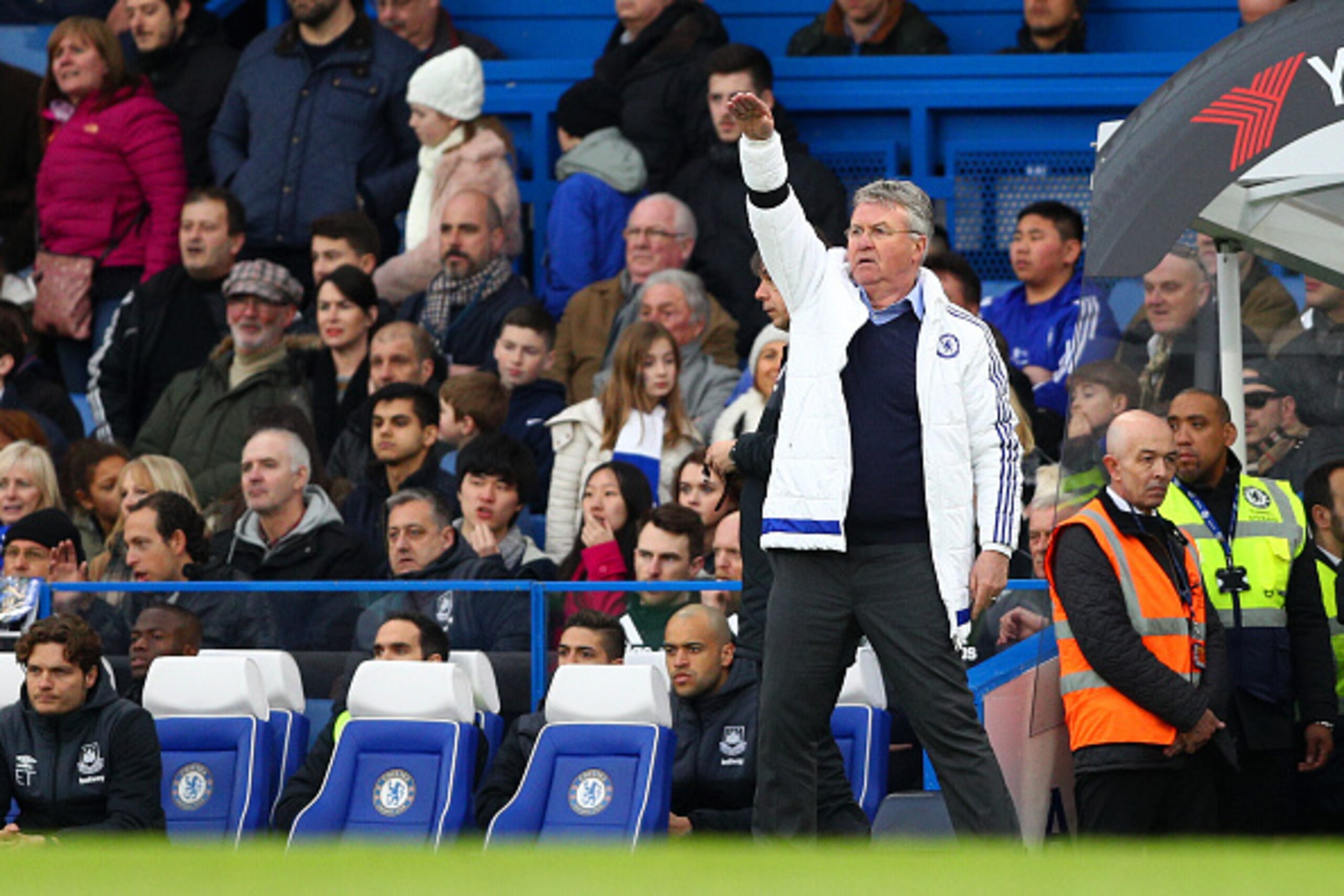 LONDON, ENGLAND - MARCH 19:  Guus Hiddink interim manager of Chelsea gestures during the Barclays Premier League match between Chelsea and West Ham United at Stamford Bridge on March 19, 2016 in London, United Kingdom.  (Photo by Paul Gilham/Getty Images)