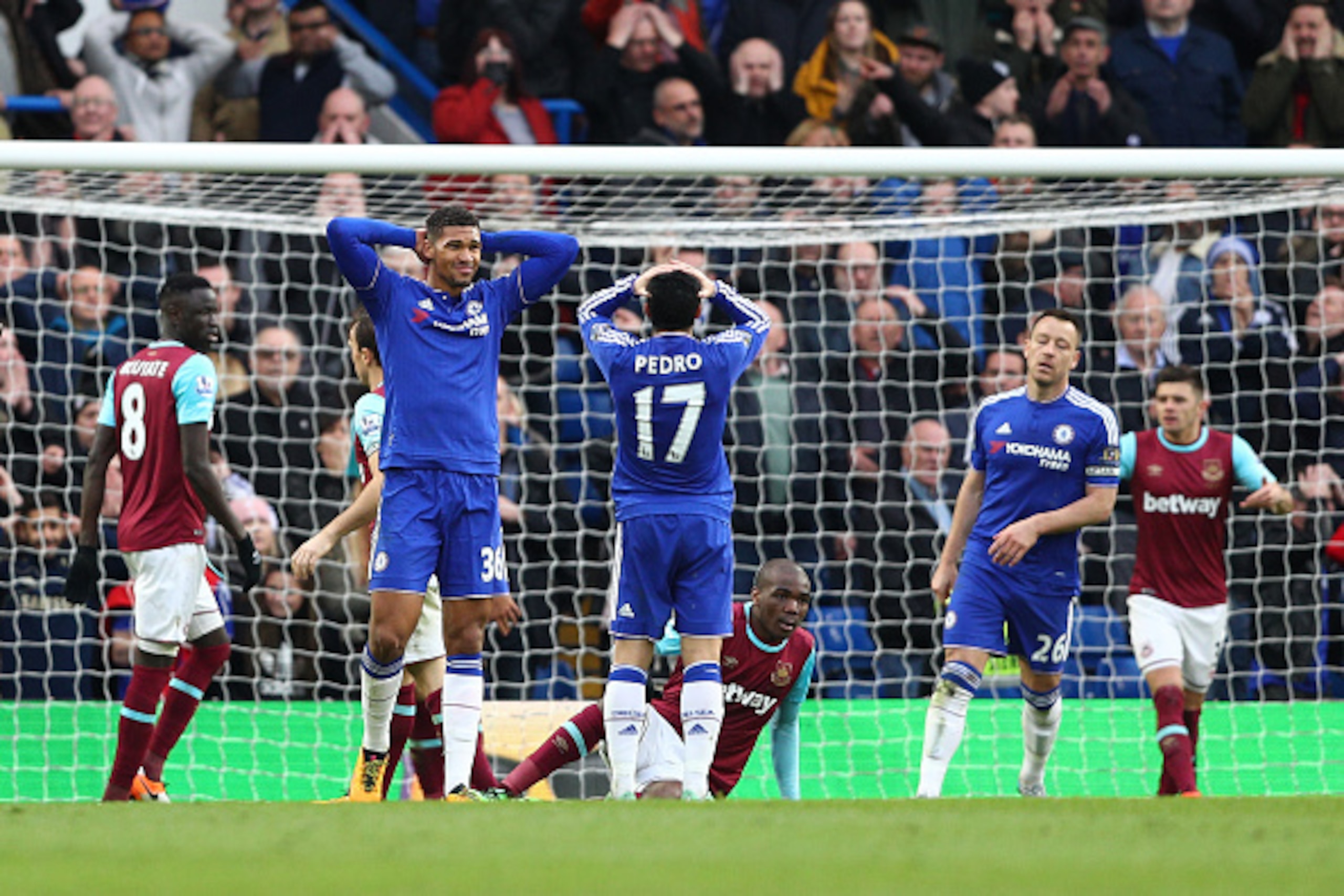 LONDON, ENGLAND - MARCH 19: Chelsea players react after missing a chance during the Barclays Premier League match between Chelsea and West Ham United at Stamford Bridge on March 19, 2016 in London, United Kingdom. (Photo by Paul Gilham/Getty Images) LONDON, ENGLAND - MARCH 19: Chelsea players react after missing a chance during the Barclays Premier League match between Chelsea and West Ham United at Stamford Bridge on March 19, 2016 in London, United Kingdom. (Photo by Paul Gilham/Getty Images)