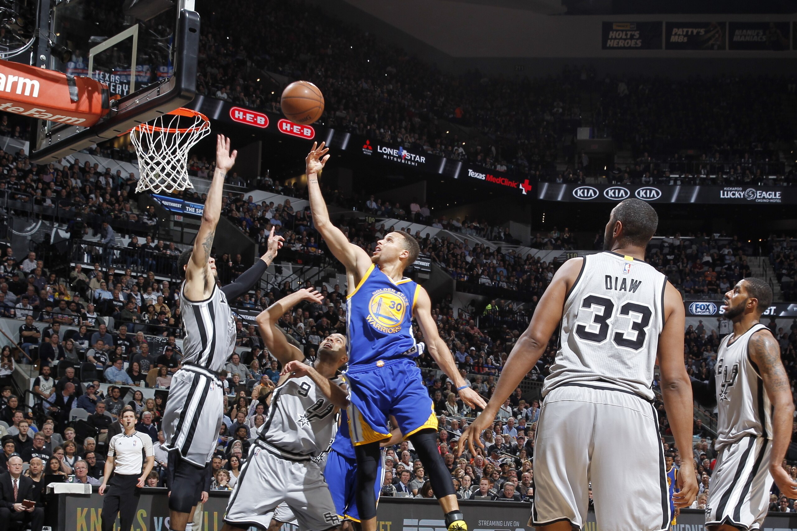 SAN ANTONIO, TX - MARCH 19:  Stephen Curry #30 of the Golden State Warriors goes to the basket against the San Antonio Spurs on March 19, 2016 at the AT&T Center in San Antonio, Texas. NOTE TO USER: User expressly acknowledges and agrees that, by download