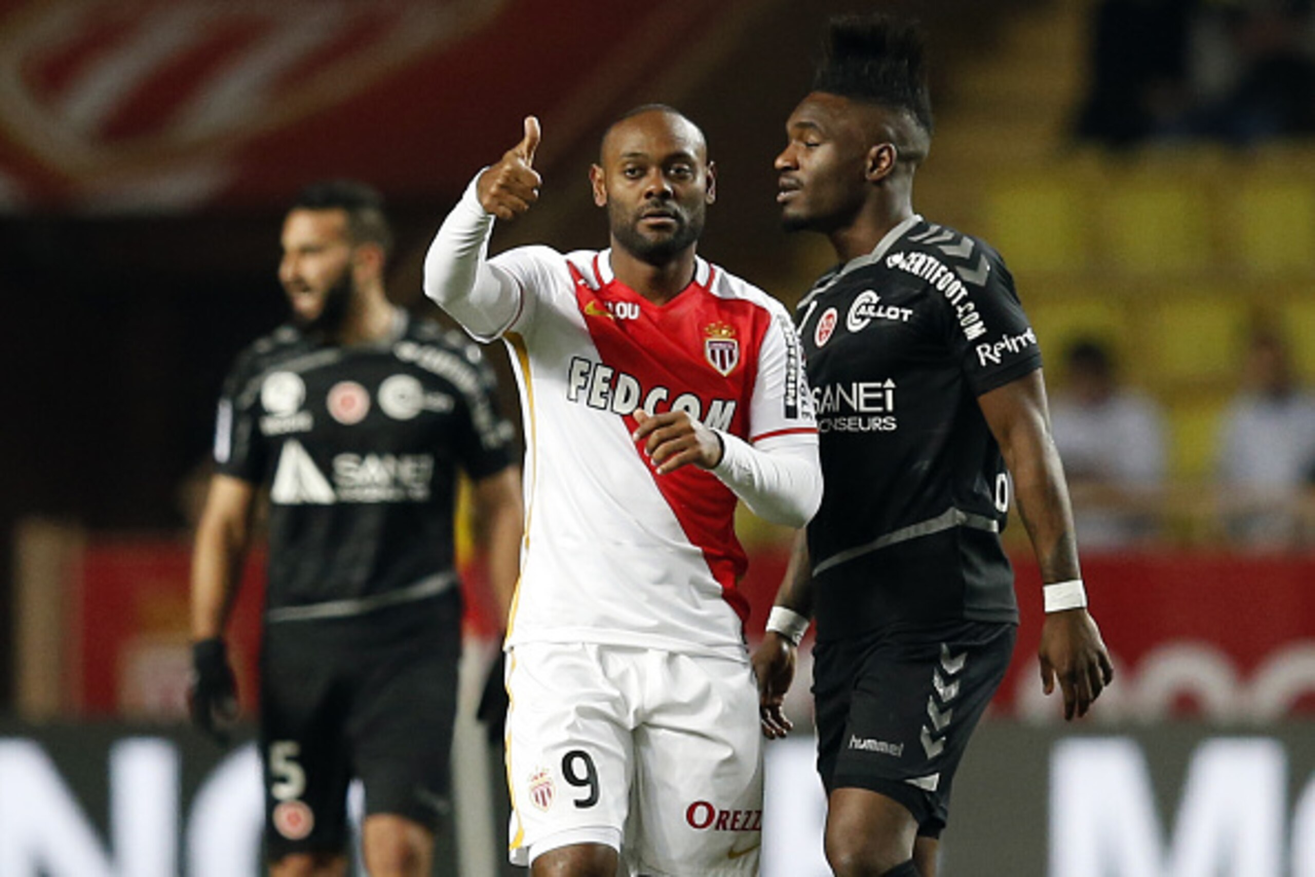 Monaco's Brazilian forward Vagner Love (L) celebrates after scoring a goal during the French L1 football match Monaco (ASM) vs Reims (SDR) on March 11, 2016 at the Louis II Stadium in Monaco.   / AFP / VALERY HACHE        (Photo credit should read VALERY 