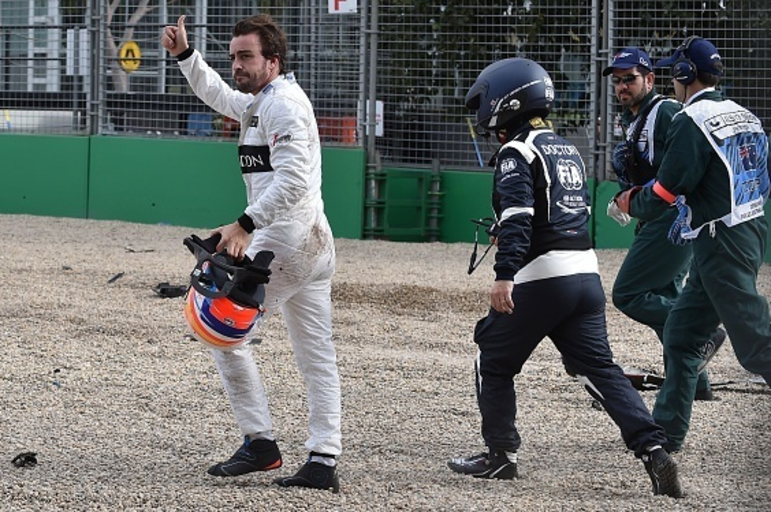 McLaren Honda's Spanish driver Fernando Alonso gives the crowd the thumbs-up after crashing with Haas F1 Team's Brazilian driver Esteban Gutierrez during the Formula One Australian Grand Prix in Melbourne on March 20, 2016.  / AFP / Paul Crock / IMAGE RES
