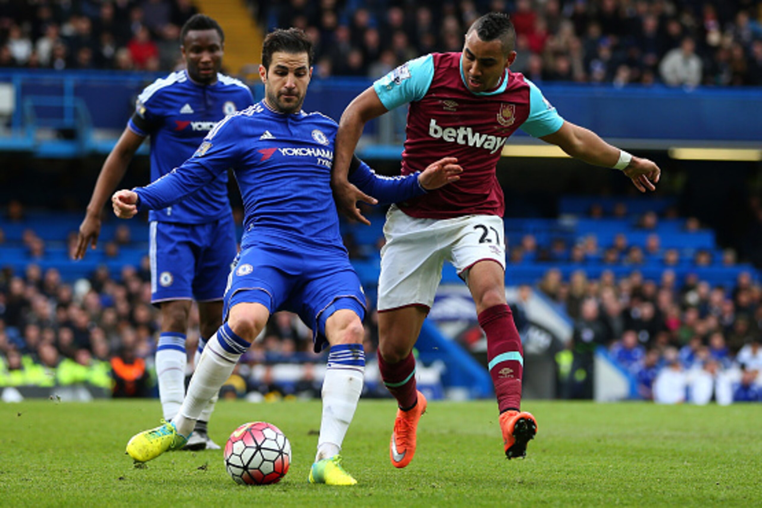 LONDON, ENGLAND - MARCH 19 :  Cesc Fabregas of Chelsea and Dimitri Payet of West Ham United during the Barclays Premier League match between Chelsea and West Ham United at Stamford Bridge on March 19, 2016 in London, England.  (Photo by Catherine Ivill - 