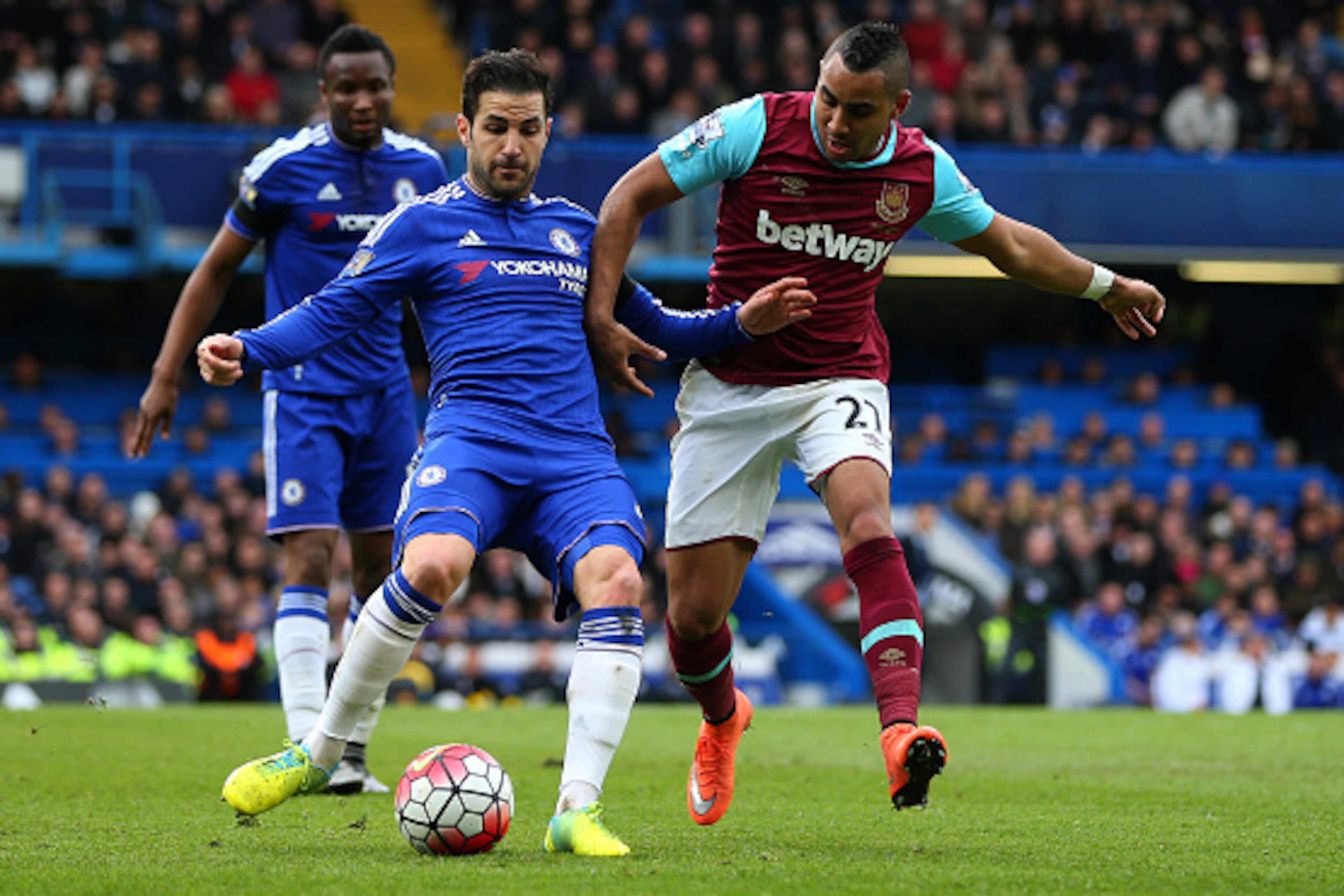 LONDON, ENGLAND - MARCH 19 :  Cesc Fabregas of Chelsea and Dimitri Payet of West Ham United during the Barclays Premier League match between Chelsea and West Ham United at Stamford Bridge on March 19, 2016 in London, England.  (Photo by Catherine Ivill - 