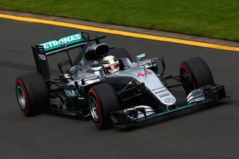 MELBOURNE, AUSTRALIA - MARCH 19: Lewis Hamilton of Great Britain drives the (44) Mercedes AMG Petronas F1 Team Mercedes F1 WO7 Mercedes PU106C Hybrid turbo on track during qualifying for the Australian Formula One Grand Prix at Albert Park on March 19, 20