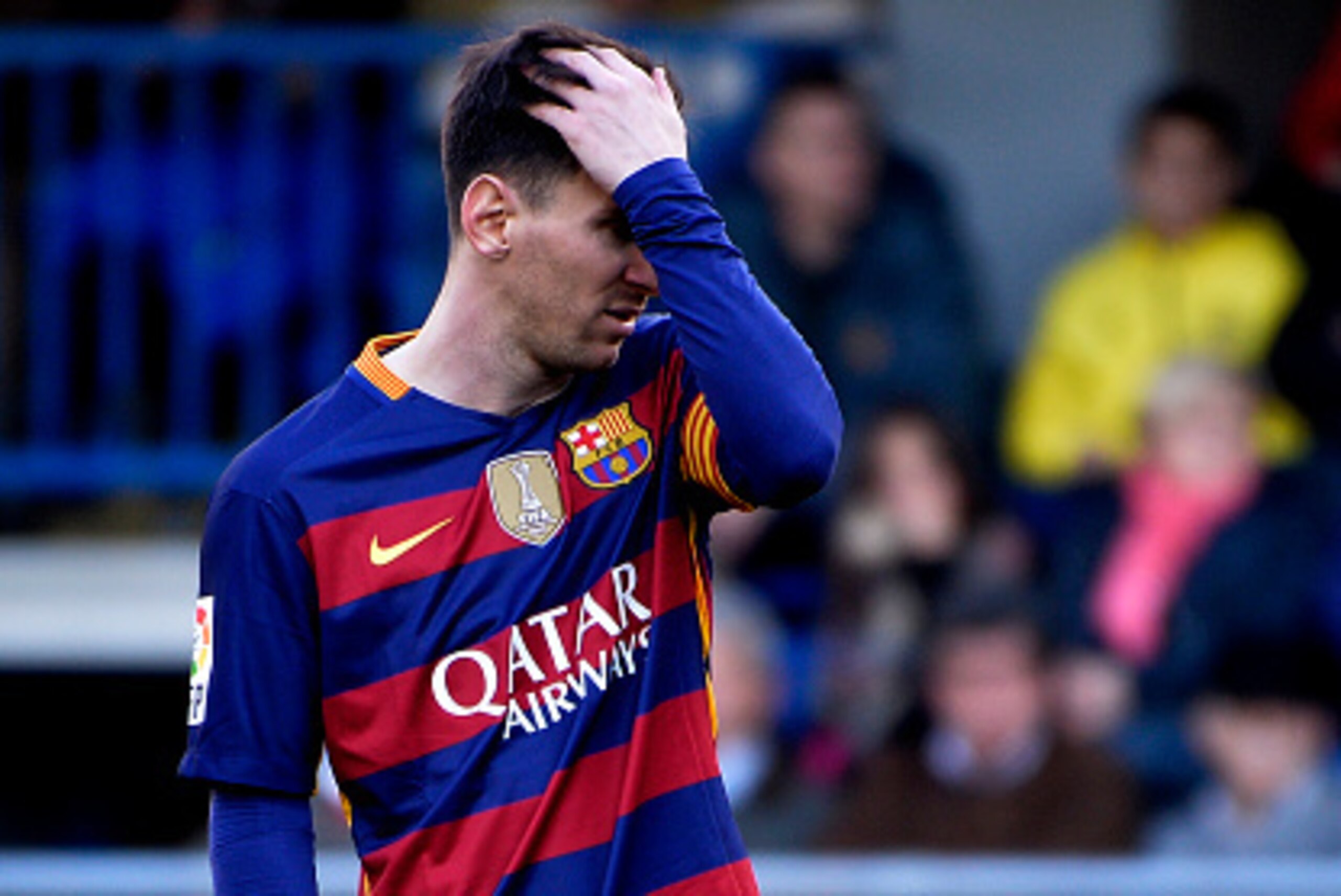 Barcelona's Argentinian forward Lionel Messi gestures during the Spanish league football match Villarreal CF vs FC Barcelona at El Madrigal stadium in Vila-real on March 20, 2016. / AFP / JOSE JORDAN        (Photo credit should read JOSE JORDAN/AFP/Getty 