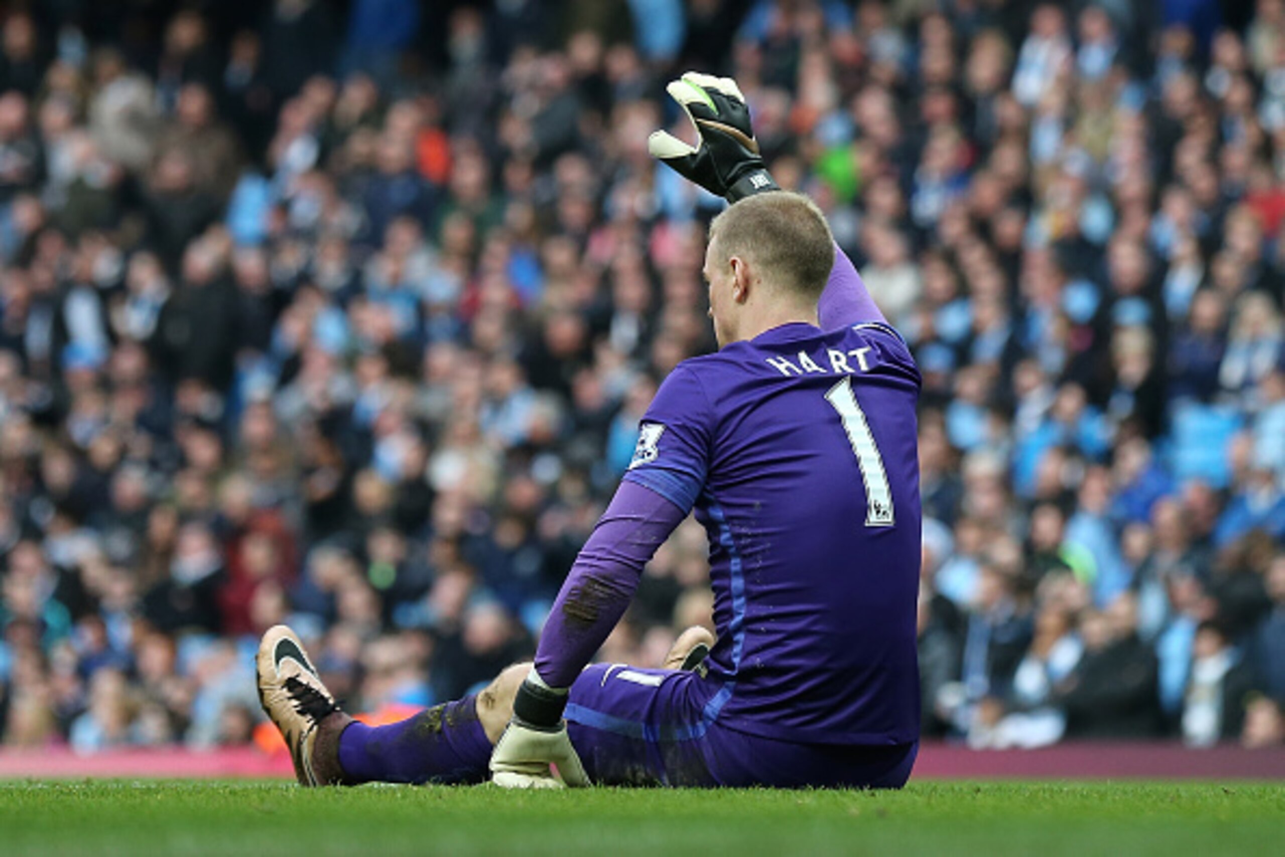 MANCHESTER, ENGLAND - MARCH 20:  Joe Hart of Manchester City signals that he is injured during the Barclays Premier League match between Manchester City and Manchester United at the Etihad Stadium on March 20, 2016 in Manchester, England.  (Photo by Matth