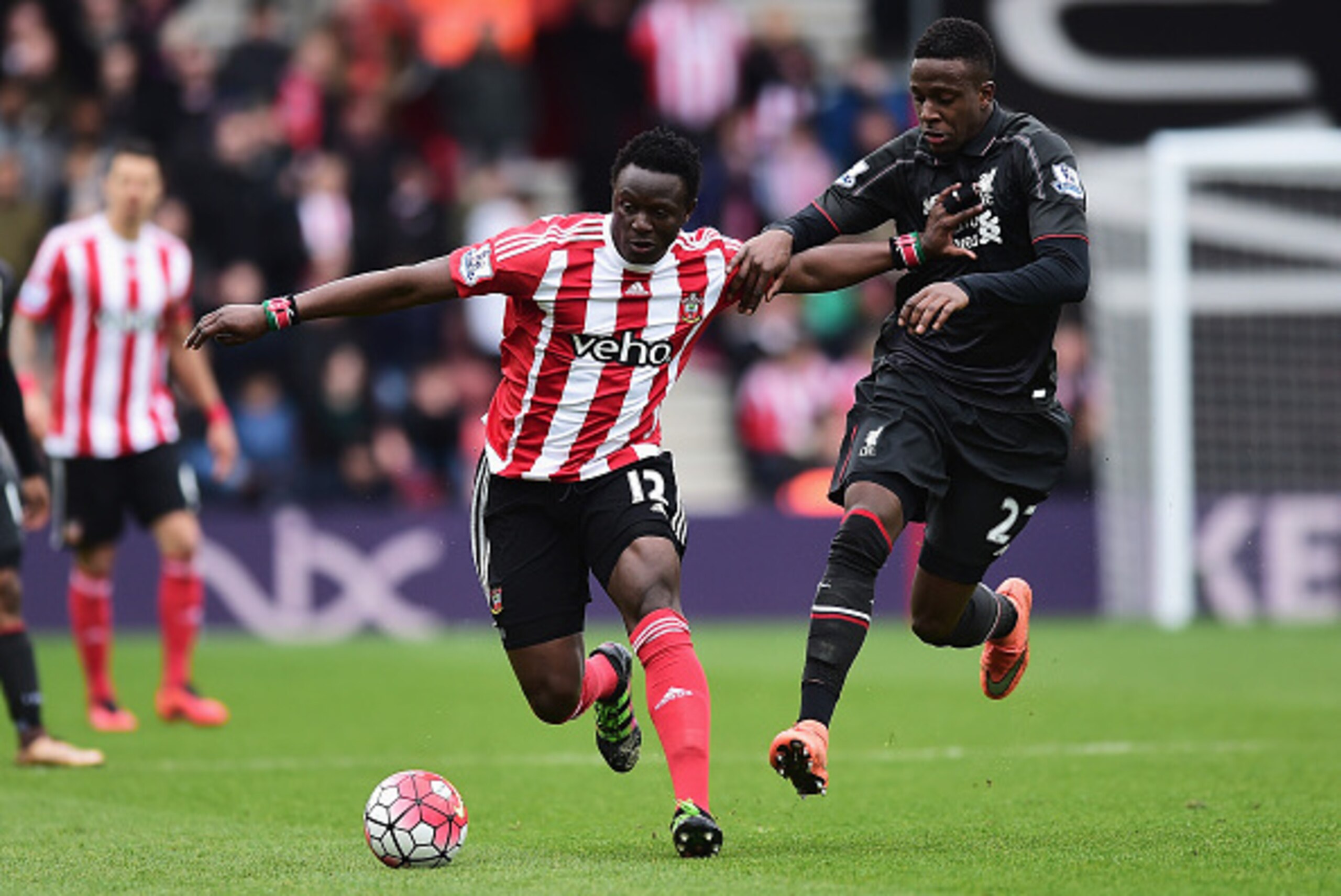 SOUTHAMPTON, ENGLAND - MARCH 20: Victor Wanyama of Southampton holds off Divock Origi of Liverpool during the Barclays Premier League match between Southampton and Liverpool at St Mary's Stadium on March 20, 2016 in Southampton, United Kingdom. (Photo b SOUTHAMPTON, ENGLAND - MARCH 20: Victor Wanyama of Southampton holds off Divock Origi of Liverpool during the Barclays Premier League match between Southampton and Liverpool at St Mary's Stadium on March 20, 2016 in Southampton, United Kingdom. (Photo b
