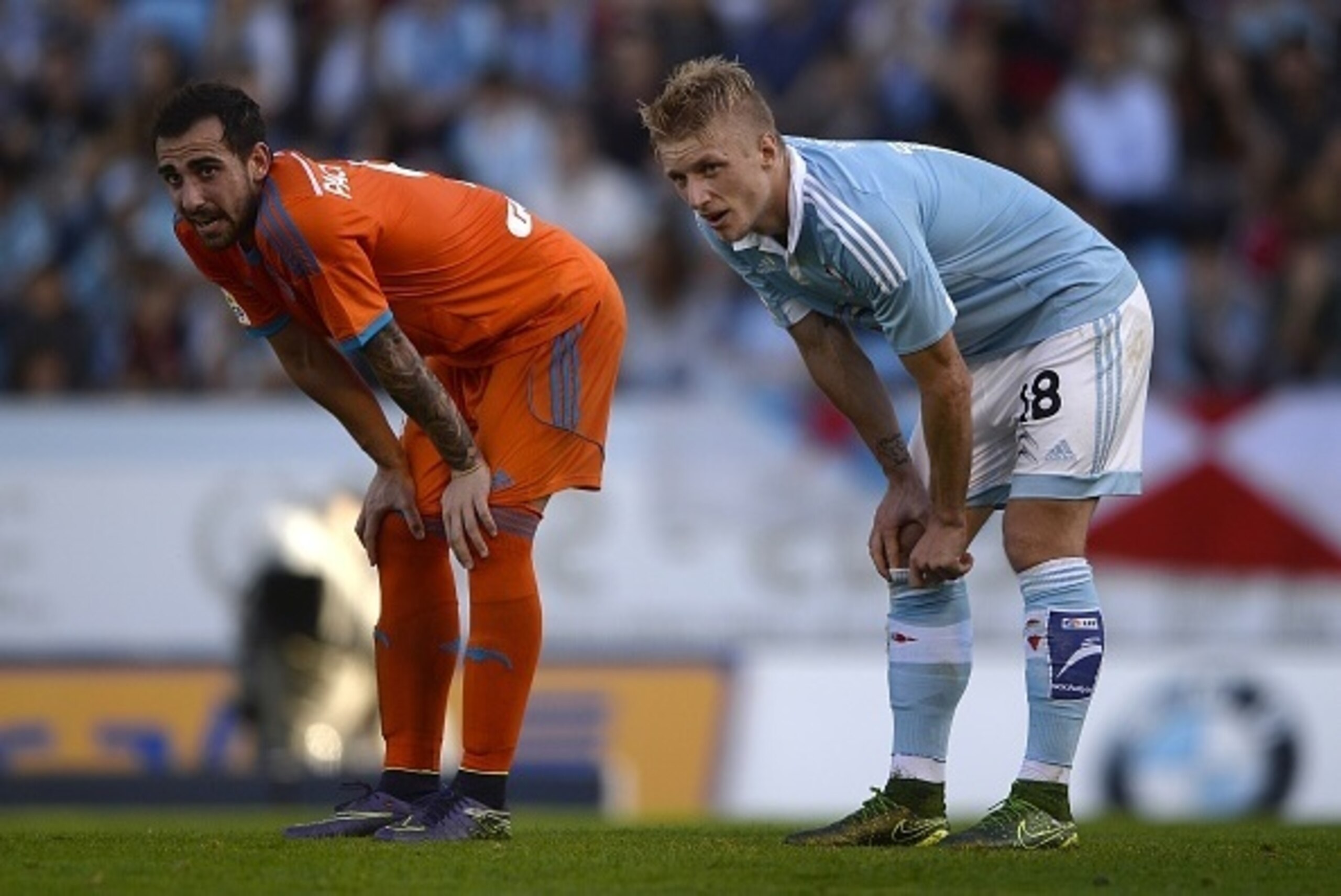 Valencia's forward Paco Alcacer (L) and Celta Vigo's Danish defender Daniel Wass react during the Spanish league football match RC Celta de Vigo vs Valencia CF at the Balaidos stadium in Vigo on November 7, 2015. Valencia won the match 5-1. AFP PHOTO/ M Valencia's forward Paco Alcacer (L) and Celta Vigo's Danish defender Daniel Wass react during the Spanish league football match RC Celta de Vigo vs Valencia CF at the Balaidos stadium in Vigo on November 7, 2015. Valencia won the match 5-1. AFP PHOTO/ M