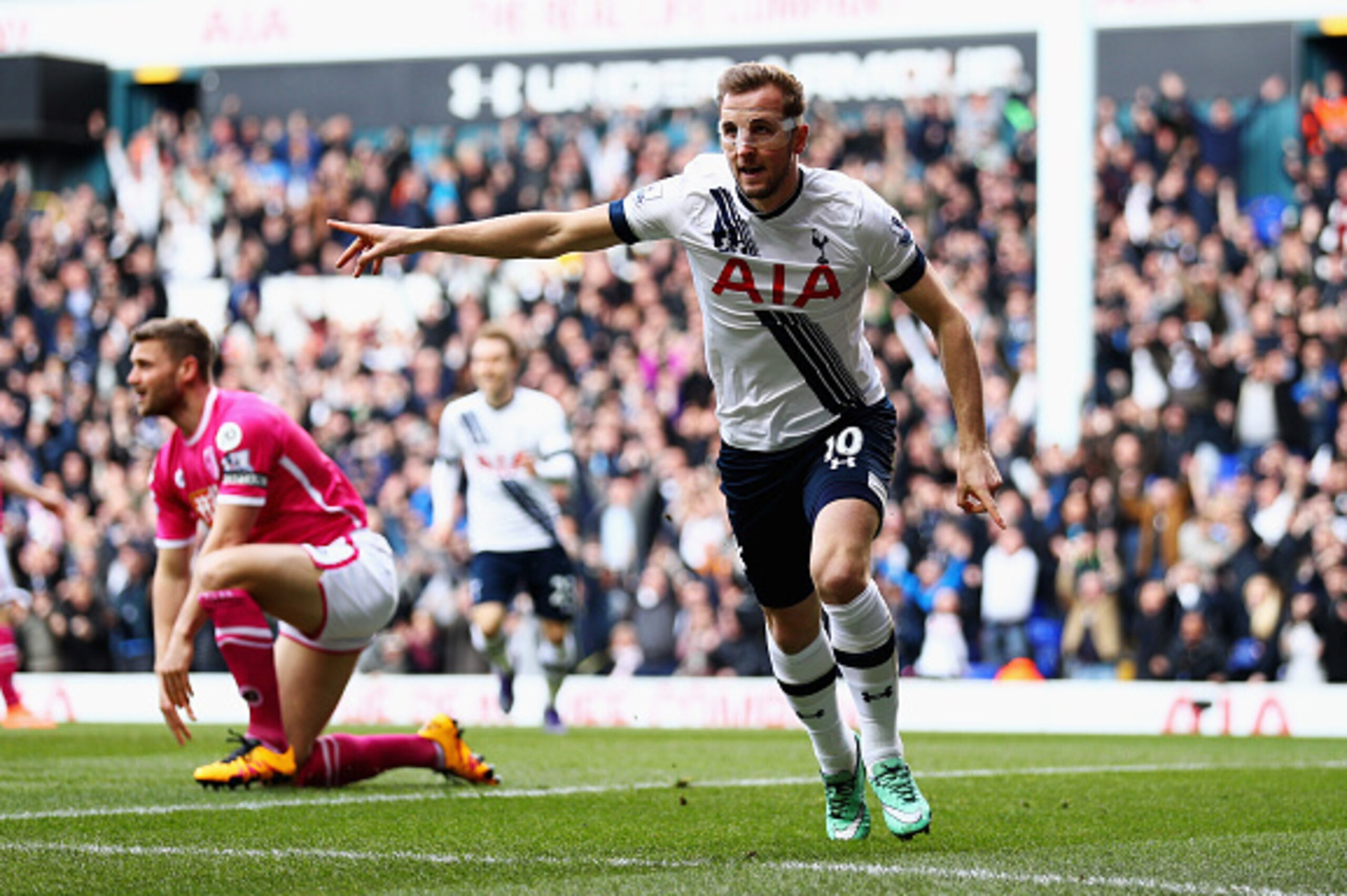 LONDON, ENGLAND - MARCH 20:  Harry Kane of Tottenham Hotspur celebrates as he scores their first goal during the Barclays Premier League match between Tottenham Hotspur and A.F.C. Bournemouth at White Hart Lane on March 20, 2016 in London, United Kingdom.