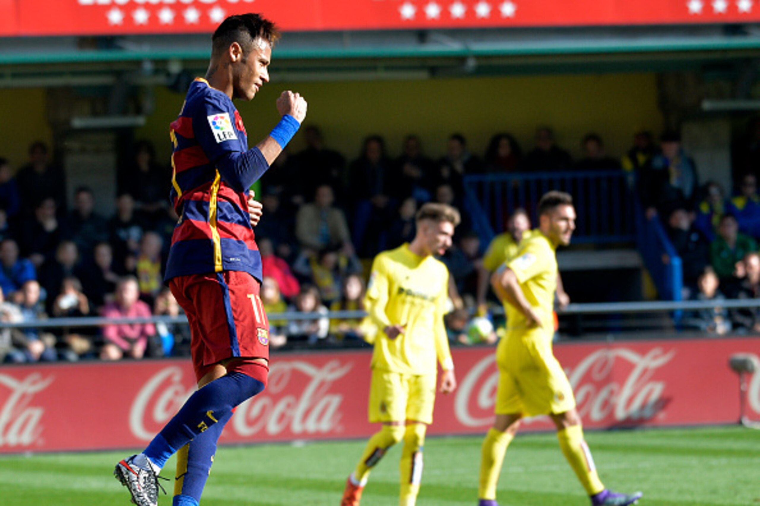 Barcelona's Brazilian forward Neymar celebrates a goal during the Spanish league football match Villarreal CF vs FC Barcelona at El Madrigal stadium in Vila-real on March 20, 2016. / AFP / JOSE JORDAN        (Photo credit should read JOSE JORDAN/AFP/Getty