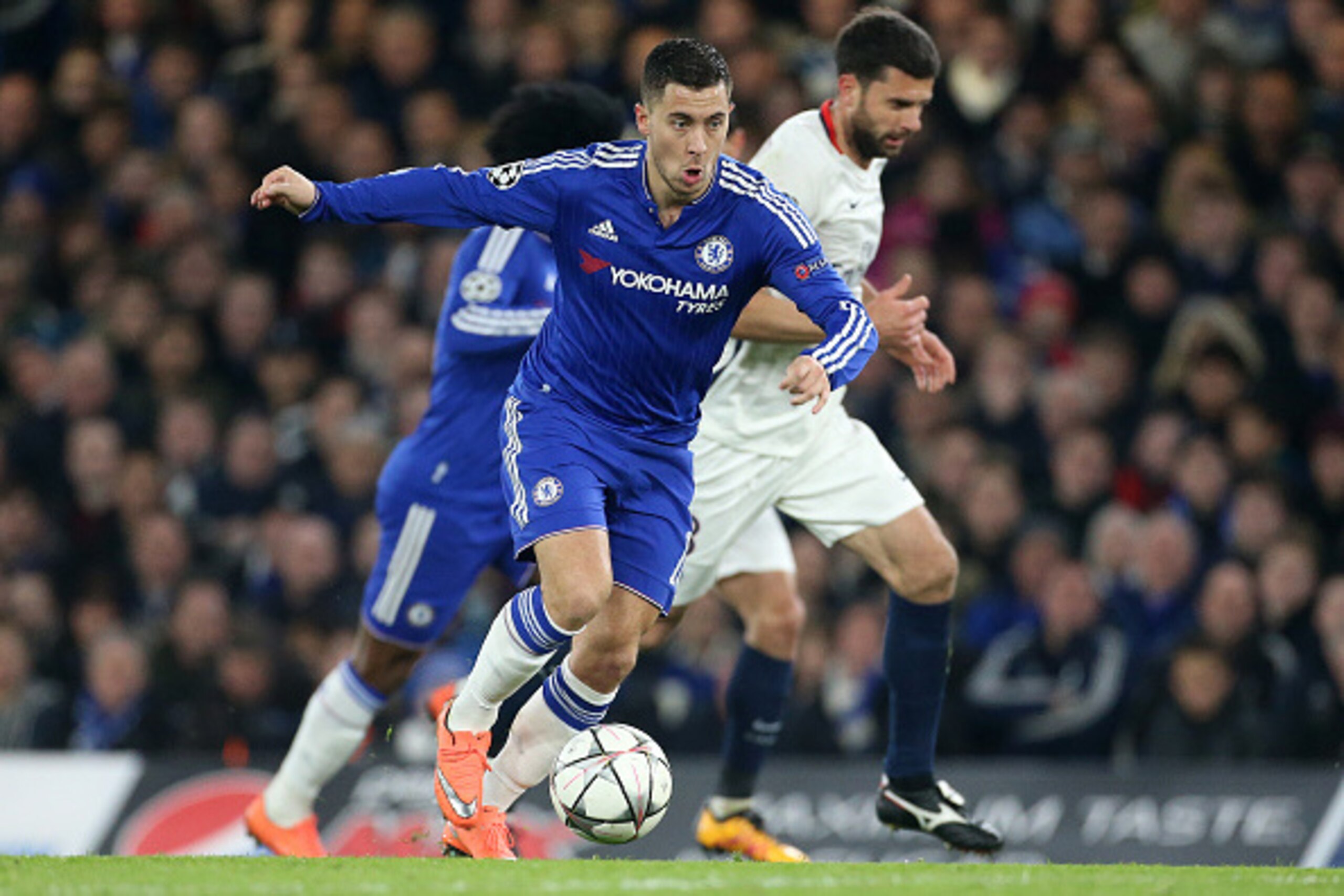LONDON, ENGLAND - MARCH 9: Eden Hazard of Chelsea in action during the UEFA Champions League round of 16 second leg match between Chelsea FC and Paris Saint-Germain at Stamford Bridge stadium on March 9, 2016 in London, England. (Photo by Jean Catuffe/Get
