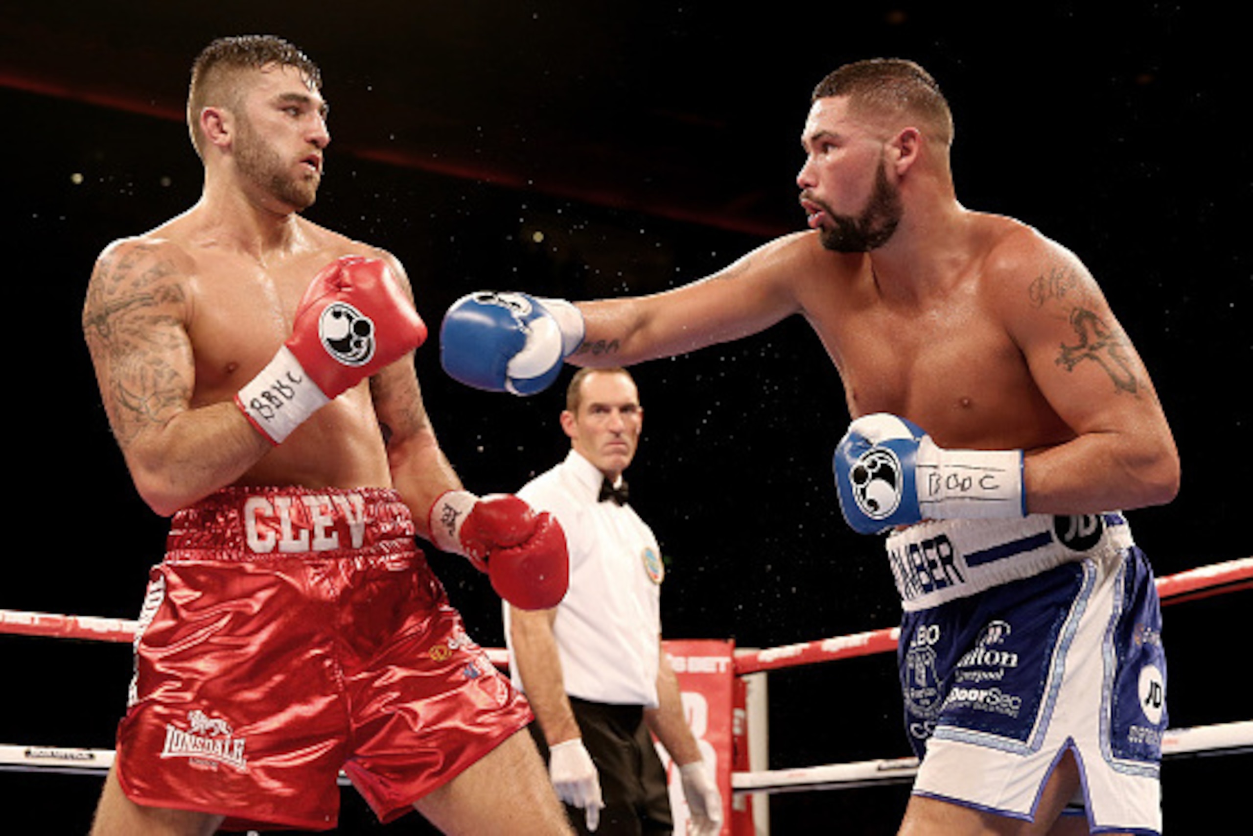 LIVERPOOL, ENGLAND - NOVEMBER 22:  Tony Bellew in action with Nathan Cleverly during their Eliminator for the WBO World Cruiserqweight Championship at Liverpool Echo Arena on November 22, 2014 in Liverpool, England.  (Photo by Scott Heavey/Getty Images)