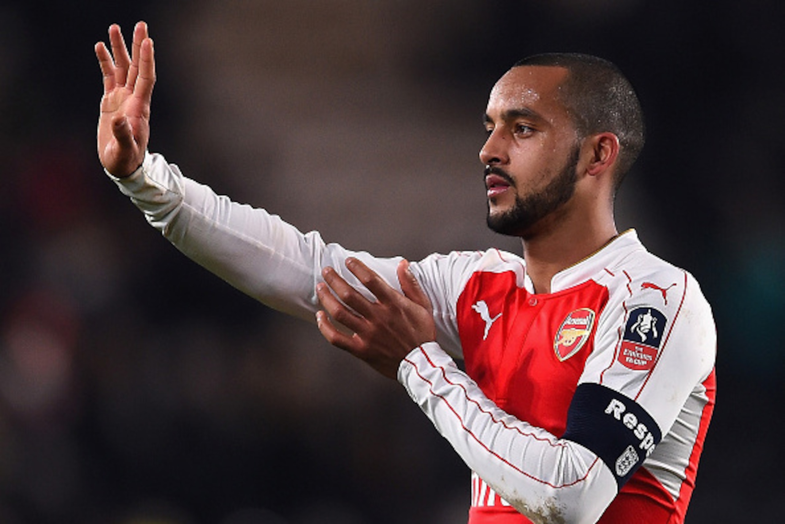 HULL, ENGLAND - MARCH 08:  Theo Walcott of Arsenal celebrates during the Emirates FA Cup Fifth Round Replay match between Hull City and Arsenal at KC Stadium on March 8, 2016 in Hull, England.  (Photo by Laurence Griffiths/Getty Images)