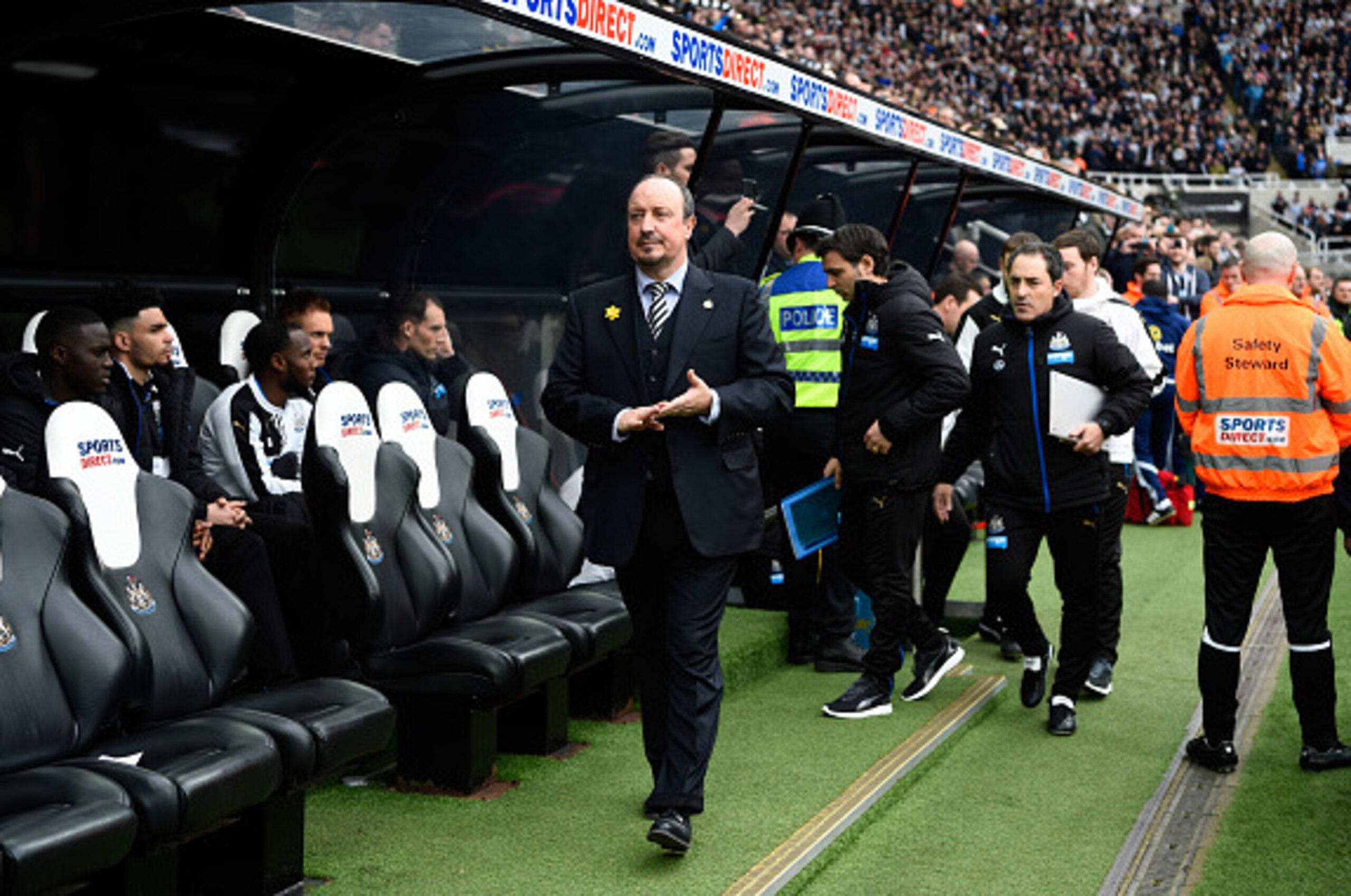 NEWCASTLE UPON TYNE, ENGLAND - MARCH 20: Rafael Benitez, manager of Newcastle United takes his seat on the bench before the Barclays Premier League match between Newcastle United and Sunderland at St James' Park on March 20, 2016 in Newcastle upon Tyne, NEWCASTLE UPON TYNE, ENGLAND - MARCH 20: Rafael Benitez, manager of Newcastle United takes his seat on the bench before the Barclays Premier League match between Newcastle United and Sunderland at St James' Park on March 20, 2016 in Newcastle upon Tyne,