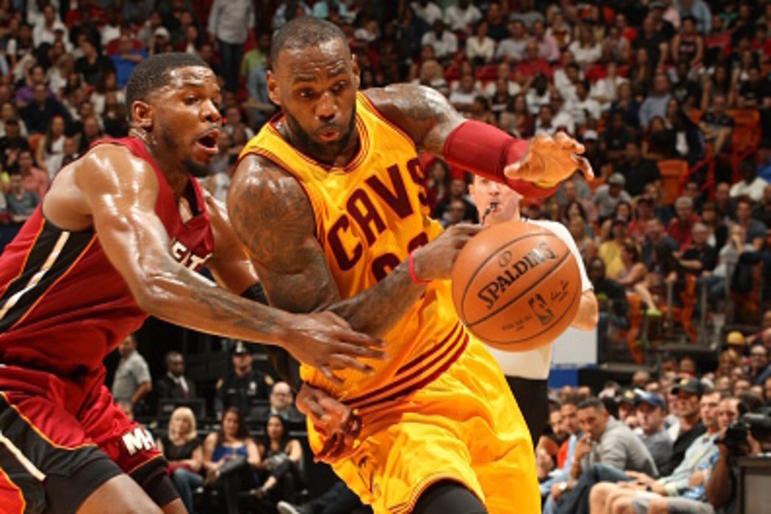 MIAMI, FL - MARCH 19: LeBron James #23 of the Cleveland Cavaliers drives to the basket against the Miami Heat on March 19, 2016 at AmericanAirlines Arena in Miami, Florida. NOTE TO USER: User expressly acknowledges and agrees that, by downloading and or MIAMI, FL - MARCH 19: LeBron James #23 of the Cleveland Cavaliers drives to the basket against the Miami Heat on March 19, 2016 at AmericanAirlines Arena in Miami, Florida. NOTE TO USER: User expressly acknowledges and agrees that, by downloading and or