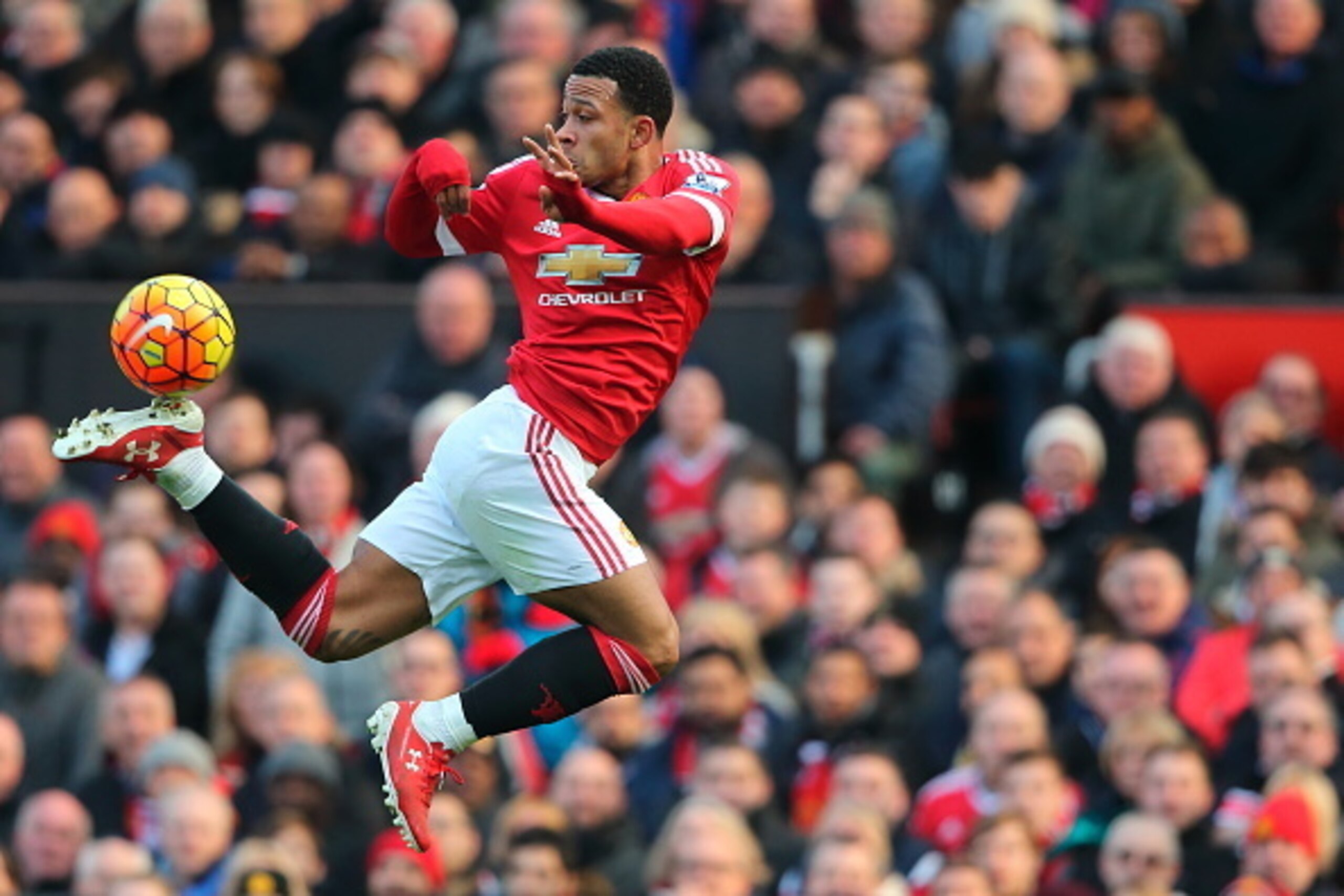 MANCHESTER, ENGLAND - FEBRUARY 28: Memphis Depay of Manchester United during the Barclays Premier League match between Manchester United and Arsenal at Old Trafford on February 28 in Manchester, England. (Photo by Matthew Ashton - AMA/Getty Imags) MANCHESTER, ENGLAND - FEBRUARY 28: Memphis Depay of Manchester United during the Barclays Premier League match between Manchester United and Arsenal at Old Trafford on February 28 in Manchester, England. (Photo by Matthew Ashton - AMA/Getty Imags)