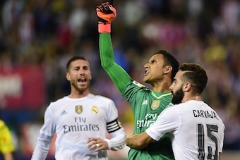 Real Madrid's Costa Rican goalkeeper Keylor Navas (2ndR) reacts after stopping a penalty kick past Real Madrid's defender Dani Carvajal (R) during the Spanish league football match Club Atletico de Madrid vs Real Madrid CF at the Vicente Calderon stadium 