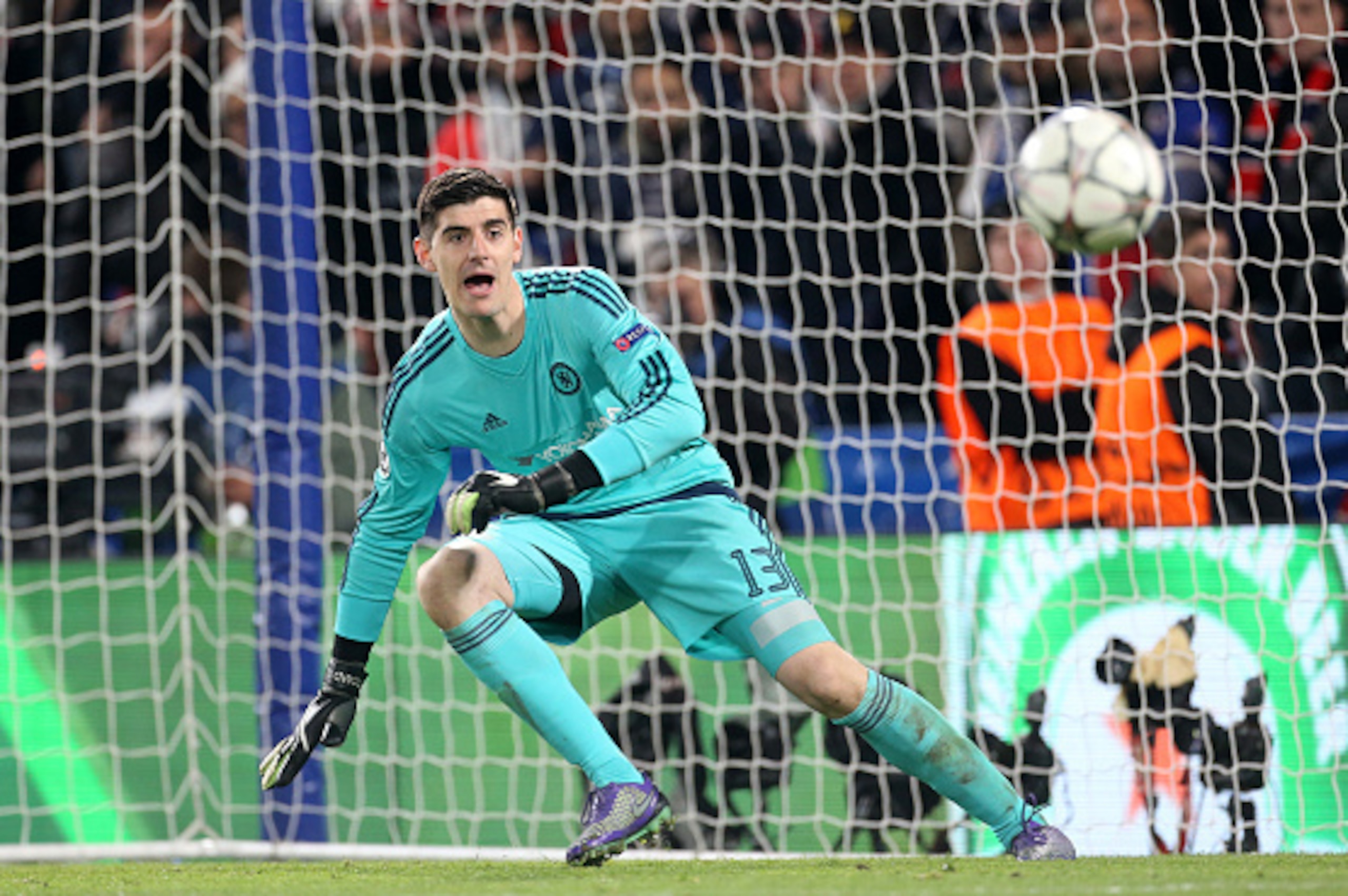 LONDON, ENGLAND - MARCH 9: Goalkeeper of Chelsea Thibaut Courtois in action during the UEFA Champions League round of 16 second leg match between Chelsea FC and Paris Saint-Germain at Stamford Bridge stadium on March 9, 2016 in London, England. (Photo by LONDON, ENGLAND - MARCH 9: Goalkeeper of Chelsea Thibaut Courtois in action during the UEFA Champions League round of 16 second leg match between Chelsea FC and Paris Saint-Germain at Stamford Bridge stadium on March 9, 2016 in London, England. (Photo by