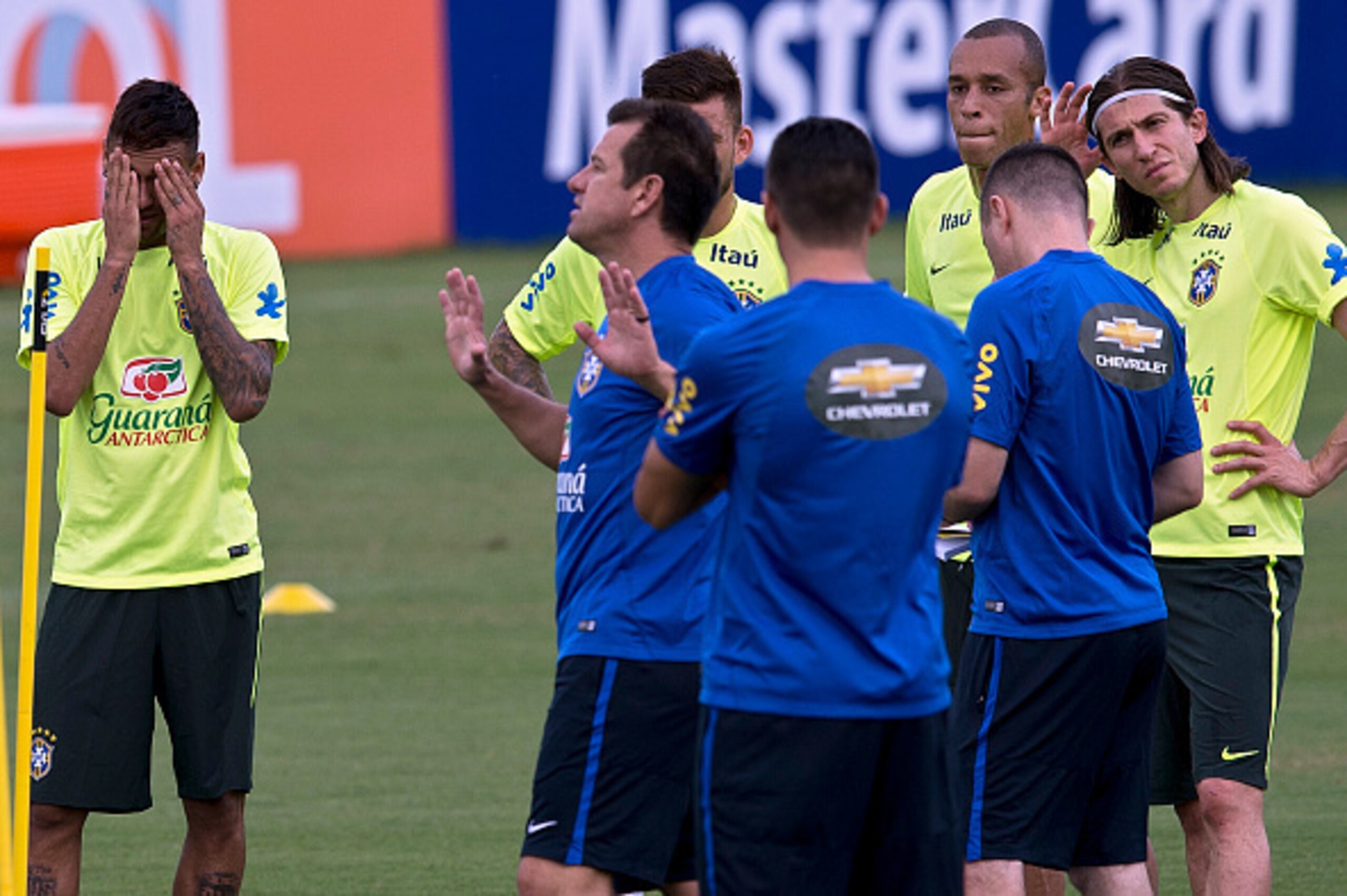 Brazilian national football team coach Dunga (C) speaks with his players during a training session at the Granja Comary sports complex in Teresopolis, 90 km from Rio de Janeiro, Brazil on March 22, 2016. Brazil will face Uruguay on March 25 and Paraguay o
