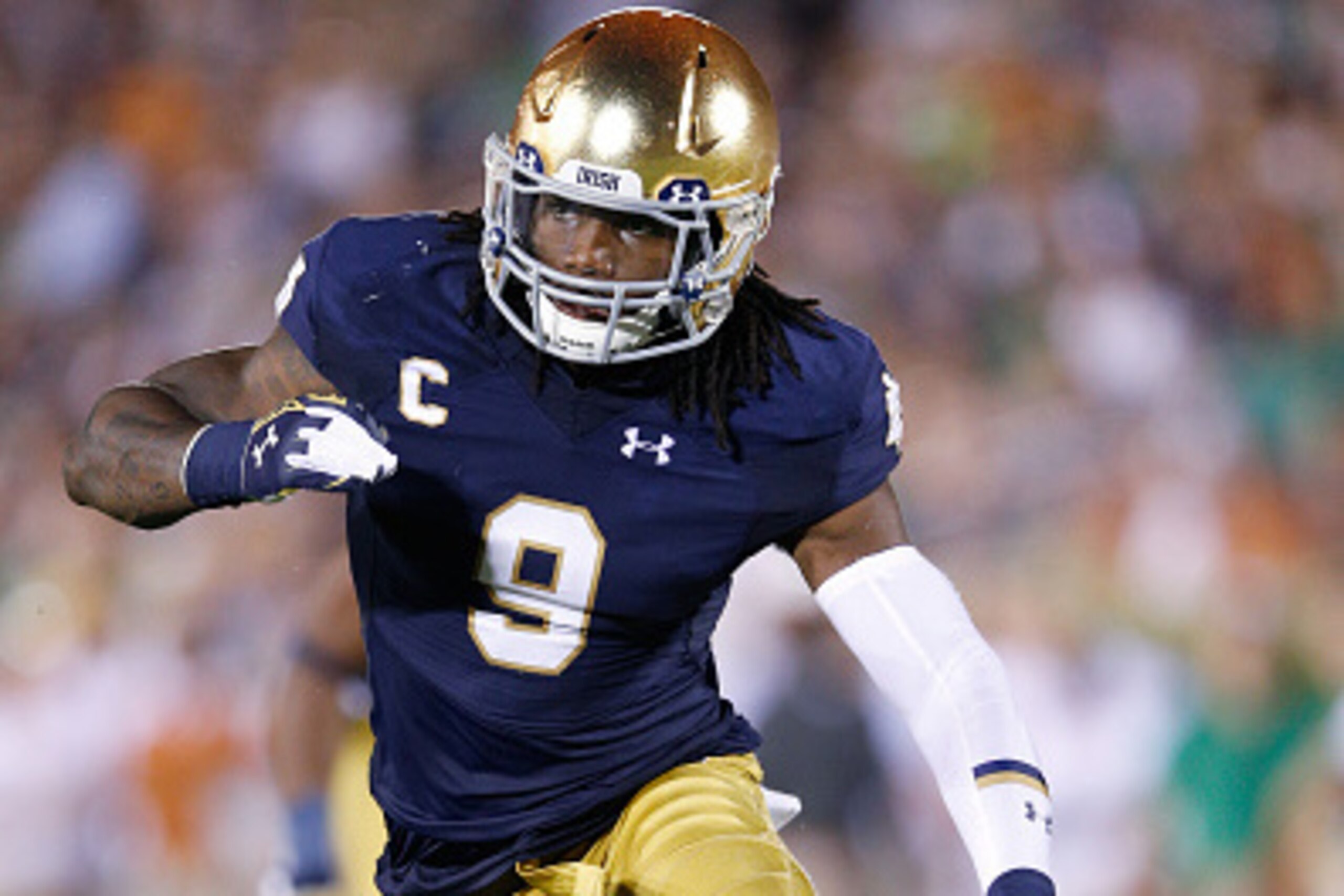 SOUTH BEND, IN - SEPTEMBER 5: Jaylon Smith #9 of the Notre Dame Fighting Irish in action during a game against the Texas Longhorns at Notre Dame Stadium on September 5, 2015 in South Bend, Indiana. Notre Dame defeated Texas 38-3. (Photo by Joe Robbins/Get