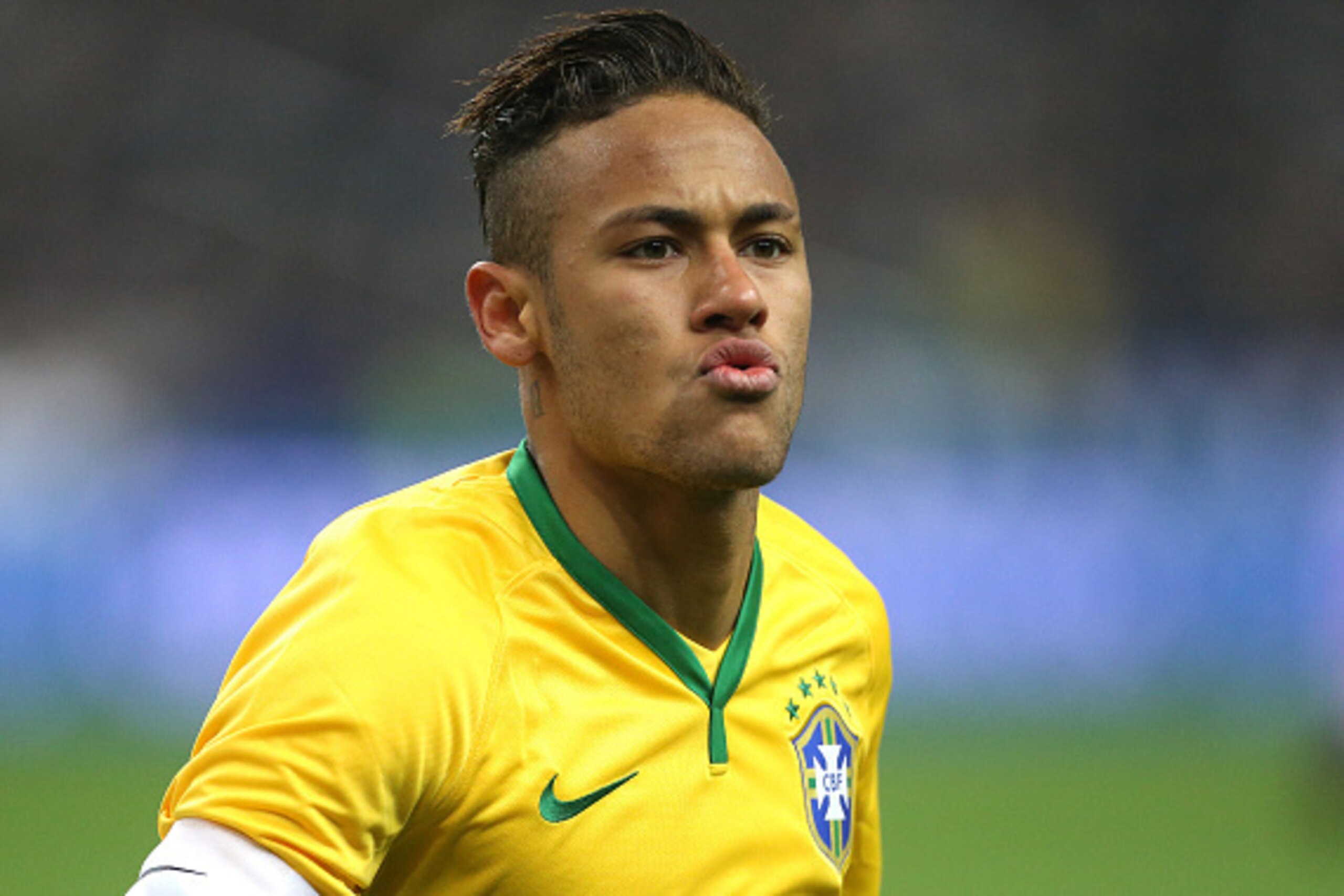 PARIS, FRANCE - MARCH 26: Neymar Jr of Brazil celebrates his goal during the international friendly match between France and Brazil at Stade de France on March 26, 2015 in Saint-Denis near Paris, France. (Photo by Jean Catuffe/Getty Images)