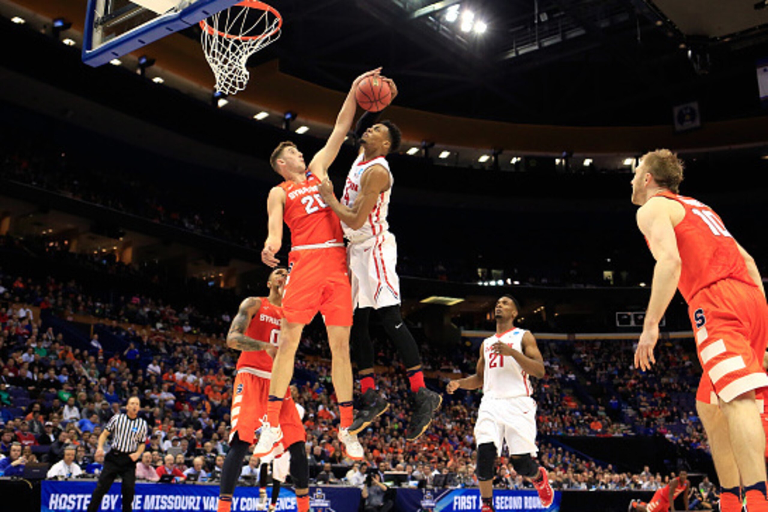 ST LOUIS, MO - MARCH 18:  Tyler Lydon #20 of the Syracuse Orange defends Charles Cooke #4 of the Dayton Flyers in the second half during the first round of the 2016 NCAA Men's Basketball Tournament at Scottrade Center on March 18, 2016 in St Louis, Missou