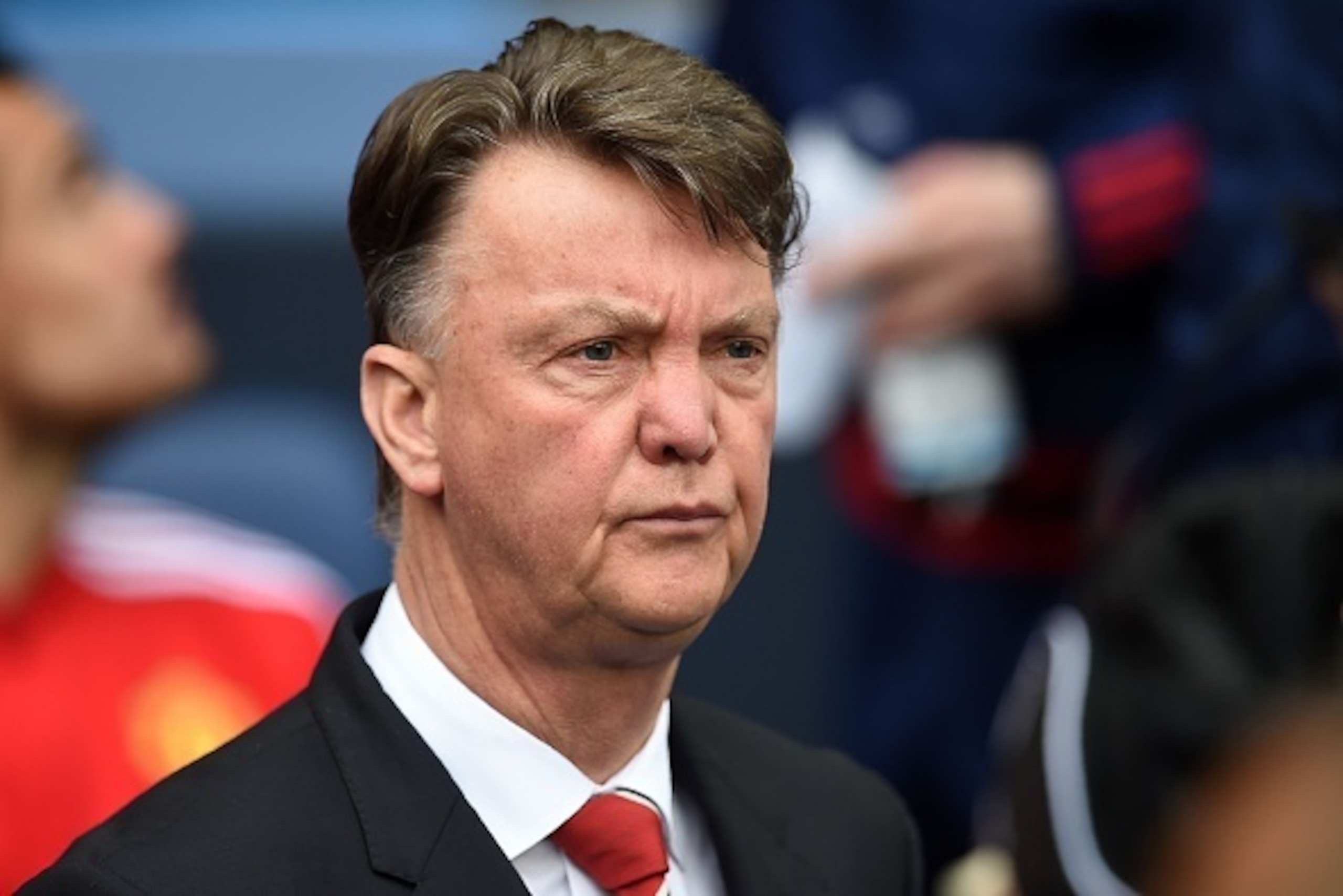 Manchester United's Dutch manager Louis van Gaal arrives on the pitch ahead of the English Premier League football match between Manchester City and Manchester United at the Etihad Stadium in Manchester, north west England, on March 20, 2016. / AFP / PAUL