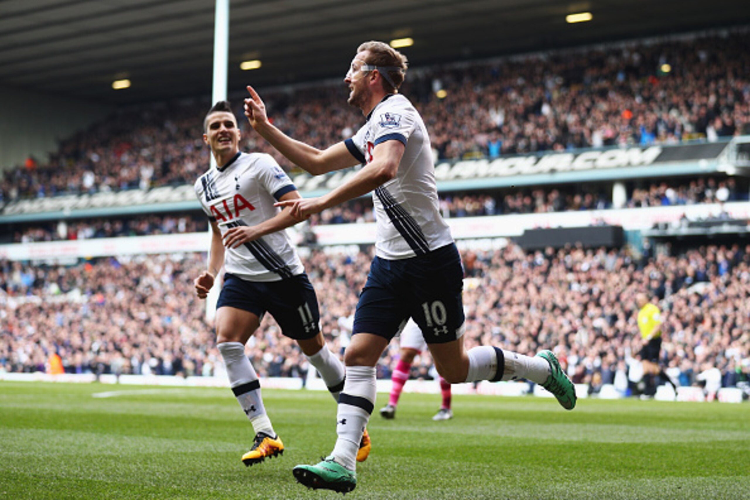 LONDON, ENGLAND - MARCH 20:  Harry Kane of Tottenham Hotspur celebrates as he scores their first goal during the Barclays Premier League match between Tottenham Hotspur and A.F.C. Bournemouth at White Hart Lane on March 20, 2016 in London, United Kingdom.