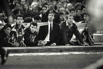 Foto: Focko van Dantzig
1-4-89
Johan Cruyff tijdens barcelona - Real Madrid

Coach Johan Cruyff of FC Barcelona during a match between FC Barcelona and Real Madrid in Camp Nou on april 1, 1989 in Barcelona, Spain (Photo by VI Images via Getty Images)