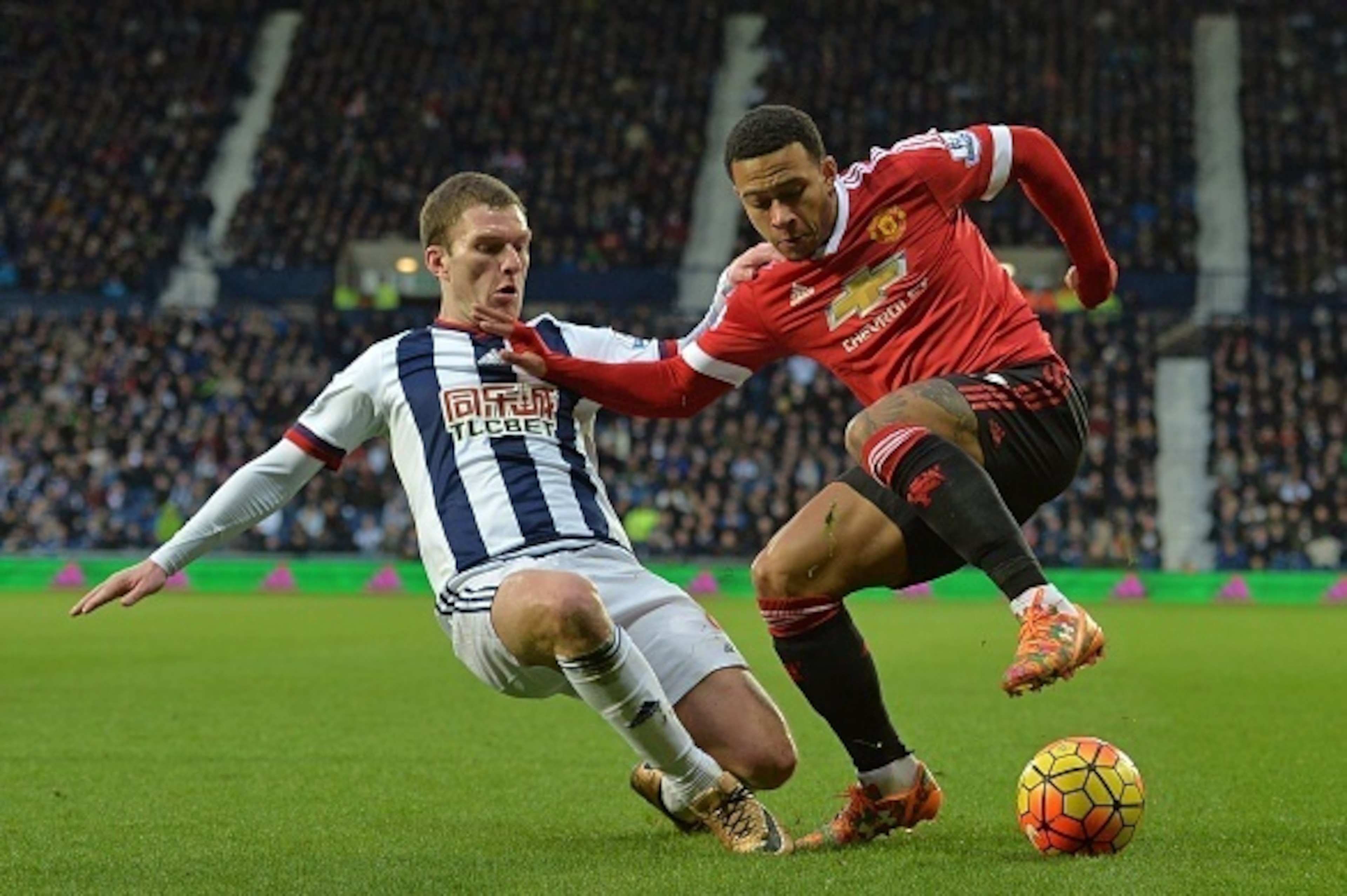 West Bromwich Albion's English midfielder Craig Gardner (L) vies with Manchester United's Dutch midfielder Memphis Depay during the English Premier League football match between West Bromwich Albion and Manchester United at The Hawthorns stadium in West B